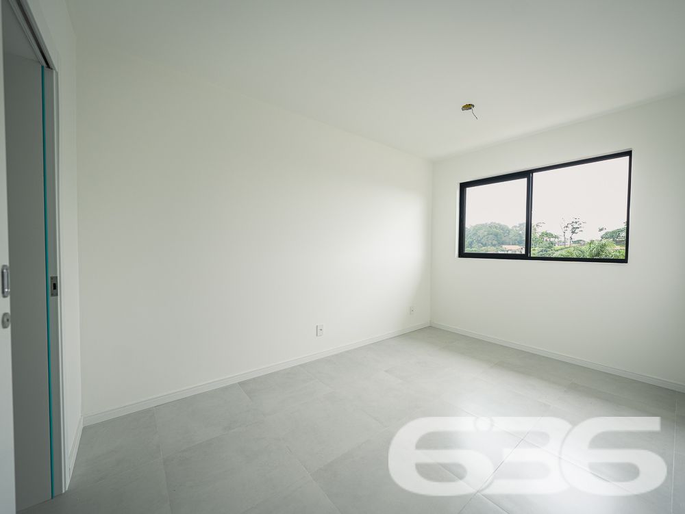 A 636 Negócios Imobiliários orgulhosamente apresenta uma oportunidade única para aqueles que valorizam espaço, conforto e uma localização privilegiada: um esplêndido apartamento no coração de Joinville, bairro Floresta. Este imóvel oferece uma experiência residencial de alta qualidade, projetado para oferecer o máximo de conforto e estilo.
Composição: 1 suíte ampla, 2 banheiros ao total, sala de estar espaçosa integrada com a cozinha moderna, e uma charmosa sacada com churrasqueira.
Garagem: 1 vaga coberta, garantindo segurança e comodidade.
Construção e Acabamento de Alta Qualidade: Piso em porcelanato que oferece um visual clean e sofisticado, amplas janelas que proporcionam excelente iluminação natural e ventilação.
Localização Privilegiada:
Endereço: Floresta, Joinville – SC.
Conveniências: Próximo a escolas, supermercados, bancos, e centros comerciais. Fácil acesso às principais vias da cidade.
Vizinhança: Área tranquila e arborizada, ideal para quem busca tranquilidade sem abrir mão das conveniências urbanas.
Detalhes Adicionais:
Este apartamento é uma verdadeira joia em Joinville, perfeito para quem busca um lar com tranquilidade, segurança e uma vista espetacular. Ideal para famílias ou indivíduos que desejam um espaço que combine estilo de vida moderno com a paz e beleza da natureza.
Convide a luz natural para ser parte do seu dia a dia e transforme este espaço no seu novo lar!
Para mais informações e agendar uma visita, entre em contato conosco. Estamos prontos para ajudá-lo a realizar seu sonho com a excelência e confiança que só a 636 Negócios Imobiliários pode oferecer.
636 NEGÓCIOS IMOBILIÁRIOS: A SUA MELHOR ESCOLHA
Com mais de 30 anos de experiência, a 636 Negócios Imobiliários é sua parceira ideal para encontrar o imóvel perfeito. Estamos prontos para ajudá-lo a fazer deste imóvel o seu novo lar.
Telefone: (47) 3451-0636
WhatsApp: (47) 99190-0636
Não perca esta oportunidade única. Visite nosso site para mais informações: i636.com.br
