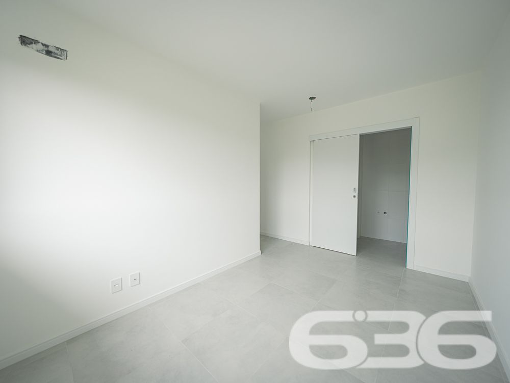 A 636 Negócios Imobiliários orgulhosamente apresenta uma oportunidade única para aqueles que valorizam espaço, conforto e uma localização privilegiada: um esplêndido apartamento no coração de Joinville, bairro Floresta. Este imóvel oferece uma experiência residencial de alta qualidade, projetado para oferecer o máximo de conforto e estilo.
Composição: 1 suíte ampla, 2 banheiros ao total, sala de estar espaçosa integrada com a cozinha moderna, e uma charmosa sacada com churrasqueira.
Garagem: 1 vaga coberta, garantindo segurança e comodidade.
Construção e Acabamento de Alta Qualidade: Piso em porcelanato que oferece um visual clean e sofisticado, amplas janelas que proporcionam excelente iluminação natural e ventilação.
Localização Privilegiada:
Endereço: Floresta, Joinville – SC.
Conveniências: Próximo a escolas, supermercados, bancos, e centros comerciais. Fácil acesso às principais vias da cidade.
Vizinhança: Área tranquila e arborizada, ideal para quem busca tranquilidade sem abrir mão das conveniências urbanas.
Detalhes Adicionais:
Este apartamento é uma verdadeira joia em Joinville, perfeito para quem busca um lar com tranquilidade, segurança e uma vista espetacular. Ideal para famílias ou indivíduos que desejam um espaço que combine estilo de vida moderno com a paz e beleza da natureza.
Convide a luz natural para ser parte do seu dia a dia e transforme este espaço no seu novo lar!
Para mais informações e agendar uma visita, entre em contato conosco. Estamos prontos para ajudá-lo a realizar seu sonho com a excelência e confiança que só a 636 Negócios Imobiliários pode oferecer.
636 NEGÓCIOS IMOBILIÁRIOS: A SUA MELHOR ESCOLHA
Com mais de 30 anos de experiência, a 636 Negócios Imobiliários é sua parceira ideal para encontrar o imóvel perfeito. Estamos prontos para ajudá-lo a fazer deste imóvel o seu novo lar.
Telefone: (47) 3451-0636
WhatsApp: (47) 99190-0636
Não perca esta oportunidade única. Visite nosso site para mais informações: i636.com.br