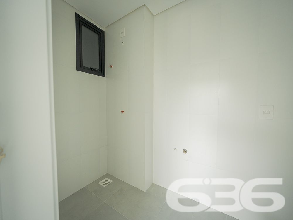 A 636 Negócios Imobiliários orgulhosamente apresenta uma oportunidade única para aqueles que valorizam espaço, conforto e uma localização privilegiada: um esplêndido apartamento no coração de Joinville, bairro Floresta. Este imóvel oferece uma experiência residencial de alta qualidade, projetado para oferecer o máximo de conforto e estilo.
Composição: 1 suíte ampla, 2 banheiros ao total, sala de estar espaçosa integrada com a cozinha moderna, e uma charmosa sacada com churrasqueira.
Garagem: 1 vaga coberta, garantindo segurança e comodidade.
Construção e Acabamento de Alta Qualidade: Piso em porcelanato que oferece um visual clean e sofisticado, amplas janelas que proporcionam excelente iluminação natural e ventilação.
Localização Privilegiada:
Endereço: Floresta, Joinville – SC.
Conveniências: Próximo a escolas, supermercados, bancos, e centros comerciais. Fácil acesso às principais vias da cidade.
Vizinhança: Área tranquila e arborizada, ideal para quem busca tranquilidade sem abrir mão das conveniências urbanas.
Detalhes Adicionais:
Este apartamento é uma verdadeira joia em Joinville, perfeito para quem busca um lar com tranquilidade, segurança e uma vista espetacular. Ideal para famílias ou indivíduos que desejam um espaço que combine estilo de vida moderno com a paz e beleza da natureza.
Convide a luz natural para ser parte do seu dia a dia e transforme este espaço no seu novo lar!
Para mais informações e agendar uma visita, entre em contato conosco. Estamos prontos para ajudá-lo a realizar seu sonho com a excelência e confiança que só a 636 Negócios Imobiliários pode oferecer.
636 NEGÓCIOS IMOBILIÁRIOS: A SUA MELHOR ESCOLHA
Com mais de 30 anos de experiência, a 636 Negócios Imobiliários é sua parceira ideal para encontrar o imóvel perfeito. Estamos prontos para ajudá-lo a fazer deste imóvel o seu novo lar.
Telefone: (47) 3451-0636
WhatsApp: (47) 99190-0636
Não perca esta oportunidade única. Visite nosso site para mais informações: i636.com.br
