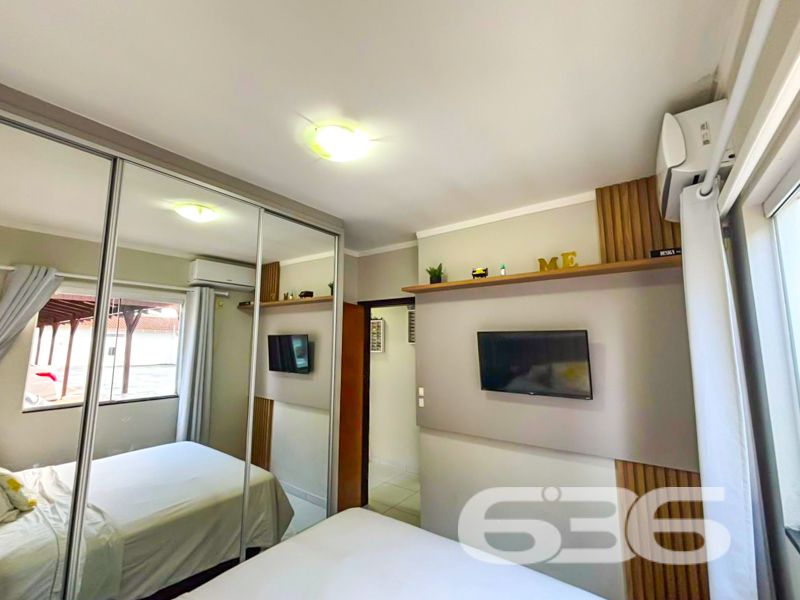 Aconchego, praticidade e um ótimo investimento no Aventureiro!

Apresentamos este excelente apartamento à venda em Joinville/SC, localizado no bairro Aventureiro, em rua pavimentada e com fácil acesso às principais vias da cidade. Um imóvel ideal para quem busca conforto, segurança e excelente aproveitamento de espaço, seja para morar ou investir.

Com área construída de 53,83m², este apartamento se destaca por sua funcionalidade e ambientes bem distribuídos. A planta contempla 2 dormitórios arejados e climatizados, sendo um deles com armários embutidos e painel planejado. A sala de estar é integrada com a cozinha, criando um ambiente prático e acolhedor. A cozinha, por sinal, é um charme à parte, com móveis planejados sob medida, bancada em granito e ótimo aproveitamento do espaço.

A sacada é ampla e funcional, equipada com churrasqueira, ideal para seus momentos de lazer com a família e amigos. O banheiro social é moderno, com box em vidro temperado, bancada em granito e espelho com armário. O imóvel ainda conta com 2 vagas de garagem (1 coberta e 1 descoberta), garantindo comodidade e segurança para sua família.

O condomínio é murado, cercado com grades e equipado com portão eletrônico, cerca elétrica, interfone e sistema de vigilância eletrônica. Permite animais e está próximo a shopping, escolas, transporte público, hospitais e diversos serviços essenciais. A conexão por internet de fibra ótica já está instalada.

Aqui, cada detalhe foi pensado para proporcionar qualidade de vida. Um apartamento pronto para morar, com móveis de cozinha, ar-condicionado e demais itens que facilitam sua mudança.

Não perca essa oportunidade! Agende uma visita com a equipe da 636 Negócios Imobiliários e venha conhecer de perto esse imóvel que reúne praticidade, localização e excelente custo-benefício. Com mais de 30 anos de experiência, oferecemos segurança jurídica e atendimento de excelência em cada etapa do processo.
 
636 NEGÓCIOS IMOBILIÁRIOS: A SUA MELHOR ESCOLHA
Com mais de 30 anos de experiência, a 636 Negócios Imobiliários é sua parceira ideal para encontrar o imóvel perfeito. Estamos prontos para ajudá-lo a fazer deste imóvel o seu novo lar.
 
Telefone: (47) 3451-0636
WhatsApp: (47) 99190-0636
 
Não perca esta oportunidade única. Visite nosso site para mais informações: i636.com.br