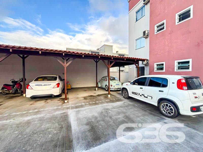 Aconchego, praticidade e um ótimo investimento no Aventureiro!

Apresentamos este excelente apartamento à venda em Joinville/SC, localizado no bairro Aventureiro, em rua pavimentada e com fácil acesso às principais vias da cidade. Um imóvel ideal para quem busca conforto, segurança e excelente aproveitamento de espaço, seja para morar ou investir.

Com área construída de 53,83m², este apartamento se destaca por sua funcionalidade e ambientes bem distribuídos. A planta contempla 2 dormitórios arejados e climatizados, sendo um deles com armários embutidos e painel planejado. A sala de estar é integrada com a cozinha, criando um ambiente prático e acolhedor. A cozinha, por sinal, é um charme à parte, com móveis planejados sob medida, bancada em granito e ótimo aproveitamento do espaço.

A sacada é ampla e funcional, equipada com churrasqueira, ideal para seus momentos de lazer com a família e amigos. O banheiro social é moderno, com box em vidro temperado, bancada em granito e espelho com armário. O imóvel ainda conta com 2 vagas de garagem (1 coberta e 1 descoberta), garantindo comodidade e segurança para sua família.

O condomínio é murado, cercado com grades e equipado com portão eletrônico, cerca elétrica, interfone e sistema de vigilância eletrônica. Permite animais e está próximo a shopping, escolas, transporte público, hospitais e diversos serviços essenciais. A conexão por internet de fibra ótica já está instalada.

Aqui, cada detalhe foi pensado para proporcionar qualidade de vida. Um apartamento pronto para morar, com móveis de cozinha, ar-condicionado e demais itens que facilitam sua mudança.

Não perca essa oportunidade! Agende uma visita com a equipe da 636 Negócios Imobiliários e venha conhecer de perto esse imóvel que reúne praticidade, localização e excelente custo-benefício. Com mais de 30 anos de experiência, oferecemos segurança jurídica e atendimento de excelência em cada etapa do processo.
 
636 NEGÓCIOS IMOBILIÁRIOS: A SUA MELHOR ESCOLHA
Com mais de 30 anos de experiência, a 636 Negócios Imobiliários é sua parceira ideal para encontrar o imóvel perfeito. Estamos prontos para ajudá-lo a fazer deste imóvel o seu novo lar.
 
Telefone: (47) 3451-0636
WhatsApp: (47) 99190-0636
 
Não perca esta oportunidade única. Visite nosso site para mais informações: i636.com.br