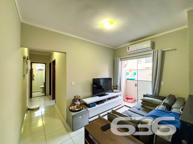 Aconchego, praticidade e um ótimo investimento no Aventureiro!

Apresentamos este excelente apartamento à venda em Joinville/SC, localizado no bairro Aventureiro, em rua pavimentada e com fácil acesso às principais vias da cidade. Um imóvel ideal para quem busca conforto, segurança e excelente aproveitamento de espaço, seja para morar ou investir.

Com área construída de 53,83m², este apartamento se destaca por sua funcionalidade e ambientes bem distribuídos. A planta contempla 2 dormitórios arejados e climatizados, sendo um deles com armários embutidos e painel planejado. A sala de estar é integrada com a cozinha, criando um ambiente prático e acolhedor. A cozinha, por sinal, é um charme à parte, com móveis planejados sob medida, bancada em granito e ótimo aproveitamento do espaço.

A sacada é ampla e funcional, equipada com churrasqueira, ideal para seus momentos de lazer com a família e amigos. O banheiro social é moderno, com box em vidro temperado, bancada em granito e espelho com armário. O imóvel ainda conta com 2 vagas de garagem (1 coberta e 1 descoberta), garantindo comodidade e segurança para sua família.

O condomínio é murado, cercado com grades e equipado com portão eletrônico, cerca elétrica, interfone e sistema de vigilância eletrônica. Permite animais e está próximo a shopping, escolas, transporte público, hospitais e diversos serviços essenciais. A conexão por internet de fibra ótica já está instalada.

Aqui, cada detalhe foi pensado para proporcionar qualidade de vida. Um apartamento pronto para morar, com móveis de cozinha, ar-condicionado e demais itens que facilitam sua mudança.

Não perca essa oportunidade! Agende uma visita com a equipe da 636 Negócios Imobiliários e venha conhecer de perto esse imóvel que reúne praticidade, localização e excelente custo-benefício. Com mais de 30 anos de experiência, oferecemos segurança jurídica e atendimento de excelência em cada etapa do processo.
 
636 NEGÓCIOS IMOBILIÁRIOS: A SUA MELHOR ESCOLHA
Com mais de 30 anos de experiência, a 636 Negócios Imobiliários é sua parceira ideal para encontrar o imóvel perfeito. Estamos prontos para ajudá-lo a fazer deste imóvel o seu novo lar.
 
Telefone: (47) 3451-0636
WhatsApp: (47) 99190-0636
 
Não perca esta oportunidade única. Visite nosso site para mais informações: i636.com.br