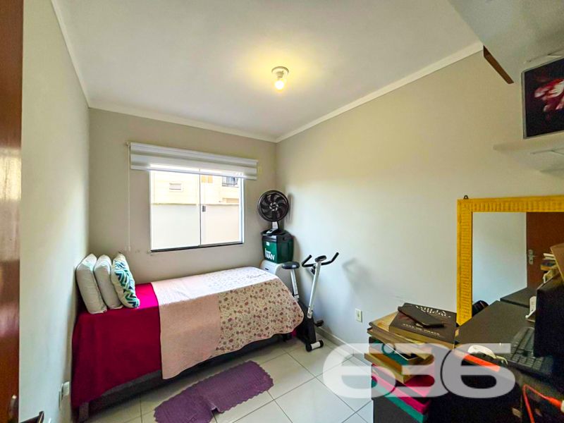 Aconchego, praticidade e um ótimo investimento no Aventureiro!

Apresentamos este excelente apartamento à venda em Joinville/SC, localizado no bairro Aventureiro, em rua pavimentada e com fácil acesso às principais vias da cidade. Um imóvel ideal para quem busca conforto, segurança e excelente aproveitamento de espaço, seja para morar ou investir.

Com área construída de 53,83m², este apartamento se destaca por sua funcionalidade e ambientes bem distribuídos. A planta contempla 2 dormitórios arejados e climatizados, sendo um deles com armários embutidos e painel planejado. A sala de estar é integrada com a cozinha, criando um ambiente prático e acolhedor. A cozinha, por sinal, é um charme à parte, com móveis planejados sob medida, bancada em granito e ótimo aproveitamento do espaço.

A sacada é ampla e funcional, equipada com churrasqueira, ideal para seus momentos de lazer com a família e amigos. O banheiro social é moderno, com box em vidro temperado, bancada em granito e espelho com armário. O imóvel ainda conta com 2 vagas de garagem (1 coberta e 1 descoberta), garantindo comodidade e segurança para sua família.

O condomínio é murado, cercado com grades e equipado com portão eletrônico, cerca elétrica, interfone e sistema de vigilância eletrônica. Permite animais e está próximo a shopping, escolas, transporte público, hospitais e diversos serviços essenciais. A conexão por internet de fibra ótica já está instalada.

Aqui, cada detalhe foi pensado para proporcionar qualidade de vida. Um apartamento pronto para morar, com móveis de cozinha, ar-condicionado e demais itens que facilitam sua mudança.

Não perca essa oportunidade! Agende uma visita com a equipe da 636 Negócios Imobiliários e venha conhecer de perto esse imóvel que reúne praticidade, localização e excelente custo-benefício. Com mais de 30 anos de experiência, oferecemos segurança jurídica e atendimento de excelência em cada etapa do processo.
 
636 NEGÓCIOS IMOBILIÁRIOS: A SUA MELHOR ESCOLHA
Com mais de 30 anos de experiência, a 636 Negócios Imobiliários é sua parceira ideal para encontrar o imóvel perfeito. Estamos prontos para ajudá-lo a fazer deste imóvel o seu novo lar.
 
Telefone: (47) 3451-0636
WhatsApp: (47) 99190-0636
 
Não perca esta oportunidade única. Visite nosso site para mais informações: i636.com.br