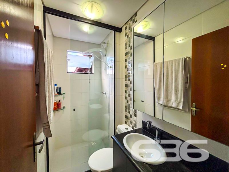 Aconchego, praticidade e um ótimo investimento no Aventureiro!

Apresentamos este excelente apartamento à venda em Joinville/SC, localizado no bairro Aventureiro, em rua pavimentada e com fácil acesso às principais vias da cidade. Um imóvel ideal para quem busca conforto, segurança e excelente aproveitamento de espaço, seja para morar ou investir.

Com área construída de 53,83m², este apartamento se destaca por sua funcionalidade e ambientes bem distribuídos. A planta contempla 2 dormitórios arejados e climatizados, sendo um deles com armários embutidos e painel planejado. A sala de estar é integrada com a cozinha, criando um ambiente prático e acolhedor. A cozinha, por sinal, é um charme à parte, com móveis planejados sob medida, bancada em granito e ótimo aproveitamento do espaço.

A sacada é ampla e funcional, equipada com churrasqueira, ideal para seus momentos de lazer com a família e amigos. O banheiro social é moderno, com box em vidro temperado, bancada em granito e espelho com armário. O imóvel ainda conta com 2 vagas de garagem (1 coberta e 1 descoberta), garantindo comodidade e segurança para sua família.

O condomínio é murado, cercado com grades e equipado com portão eletrônico, cerca elétrica, interfone e sistema de vigilância eletrônica. Permite animais e está próximo a shopping, escolas, transporte público, hospitais e diversos serviços essenciais. A conexão por internet de fibra ótica já está instalada.

Aqui, cada detalhe foi pensado para proporcionar qualidade de vida. Um apartamento pronto para morar, com móveis de cozinha, ar-condicionado e demais itens que facilitam sua mudança.

Não perca essa oportunidade! Agende uma visita com a equipe da 636 Negócios Imobiliários e venha conhecer de perto esse imóvel que reúne praticidade, localização e excelente custo-benefício. Com mais de 30 anos de experiência, oferecemos segurança jurídica e atendimento de excelência em cada etapa do processo.
 
636 NEGÓCIOS IMOBILIÁRIOS: A SUA MELHOR ESCOLHA
Com mais de 30 anos de experiência, a 636 Negócios Imobiliários é sua parceira ideal para encontrar o imóvel perfeito. Estamos prontos para ajudá-lo a fazer deste imóvel o seu novo lar.
 
Telefone: (47) 3451-0636
WhatsApp: (47) 99190-0636
 
Não perca esta oportunidade única. Visite nosso site para mais informações: i636.com.br