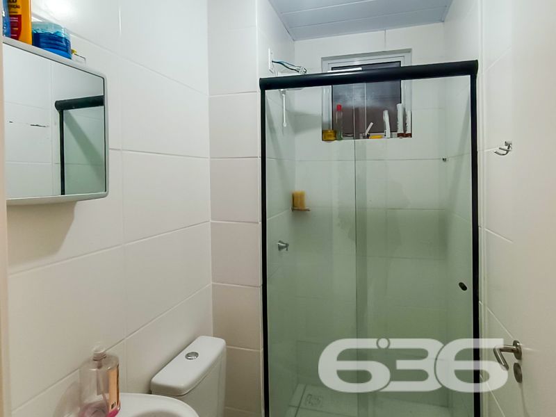 Apartamento à venda no Boehmerwald em Joinville/SC | 2 dormitórios | 49,48 m² privativos | Pronto para morar
Seu novo lar está aqui! Um apartamento moderno, aconchegante e completo, ideal para quem busca segurança, praticidade e um excelente custo-benefício em um dos bairros que mais cresce em Joinville: o Boehmerwald.
Este imóvel é uma excelente oportunidade para quem deseja conquistar o primeiro imóvel ou investir com segurança e retorno. Com 49,48 m² privativos, o apartamento já está pronto para morar, com ambientes bem planejados, arejados e muito iluminados.
A planta contempla 2 dormitórios aconchegantes, uma sala de estar e jantar integradas, cozinha funcional com móveis sob medida, banheiro social, lavanderia e garagem descoberta.
Entre os diferenciais do condomínio, destacam-se:
* Área de festas com churrasqueira
* Piscina para curtir com a família
* Quadra esportiva para atividades ao ar livre
* Playground e jardim
* Portaria com controle de acesso
* Cercado, com cerca elétrica e internet fibra óptica
* Pet friendly e com fácil acesso a transporte público
Localizado em rua pavimentada, o empreendimento está próximo de escolas, shoppings, hospitais e serviços essenciais, facilitando a rotina e valorizando ainda mais o imóvel. A região é tranquila, ideal para famílias, casais ou quem busca viver com qualidade de vida e praticidade.
* Bairro Boehmerwald – Joinville/SC
* Área privativa: 49,48 m²
* 1 vaga de garagem
Quer viver com conforto e segurança em um espaço que é só seu?
Agende agora uma visita com a 636 Negócios Imobiliários e venha conhecer esse excelente apartamento!
636 NEGÓCIOS IMOBILIÁRIOS: A SUA MELHOR ESCOLHA
Com mais de 30 anos de experiência, a 636 Negócios Imobiliários é sua parceira ideal para encontrar o imóvel perfeito. Estamos prontos para ajudá-lo a fazer deste imóvel o seu novo lar.
Telefone: (47) 3451-0636
WhatsApp: (47) 99190-0636
Não perca esta oportunidade única. Visite nosso site para mais informações: i636.com.br