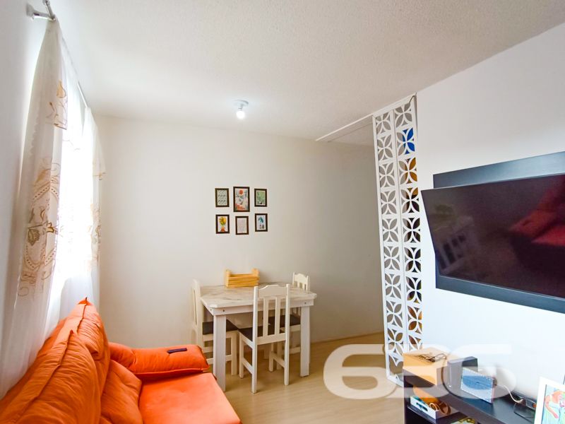 Apartamento à venda no Boehmerwald em Joinville/SC | 2 dormitórios | 49,48 m² privativos | Pronto para morar
Seu novo lar está aqui! Um apartamento moderno, aconchegante e completo, ideal para quem busca segurança, praticidade e um excelente custo-benefício em um dos bairros que mais cresce em Joinville: o Boehmerwald.
Este imóvel é uma excelente oportunidade para quem deseja conquistar o primeiro imóvel ou investir com segurança e retorno. Com 49,48 m² privativos, o apartamento já está pronto para morar, com ambientes bem planejados, arejados e muito iluminados.
A planta contempla 2 dormitórios aconchegantes, uma sala de estar e jantar integradas, cozinha funcional com móveis sob medida, banheiro social, lavanderia e garagem descoberta.
Entre os diferenciais do condomínio, destacam-se:
* Área de festas com churrasqueira
* Piscina para curtir com a família
* Quadra esportiva para atividades ao ar livre
* Playground e jardim
* Portaria com controle de acesso
* Cercado, com cerca elétrica e internet fibra óptica
* Pet friendly e com fácil acesso a transporte público
Localizado em rua pavimentada, o empreendimento está próximo de escolas, shoppings, hospitais e serviços essenciais, facilitando a rotina e valorizando ainda mais o imóvel. A região é tranquila, ideal para famílias, casais ou quem busca viver com qualidade de vida e praticidade.
* Bairro Boehmerwald – Joinville/SC
* Área privativa: 49,48 m²
* 1 vaga de garagem
Quer viver com conforto e segurança em um espaço que é só seu?
Agende agora uma visita com a 636 Negócios Imobiliários e venha conhecer esse excelente apartamento!
636 NEGÓCIOS IMOBILIÁRIOS: A SUA MELHOR ESCOLHA
Com mais de 30 anos de experiência, a 636 Negócios Imobiliários é sua parceira ideal para encontrar o imóvel perfeito. Estamos prontos para ajudá-lo a fazer deste imóvel o seu novo lar.
Telefone: (47) 3451-0636
WhatsApp: (47) 99190-0636
Não perca esta oportunidade única. Visite nosso site para mais informações: i636.com.br