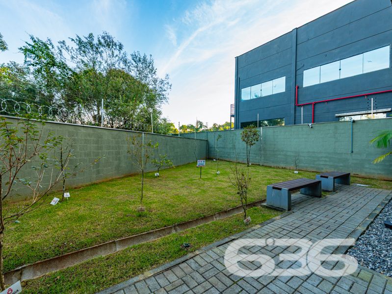 Apartamento com 127m², sendo 82m² de área privativa à venda no Costa e Silva, Joinville/SC — Praticidade, espaço e conforto em um só lugar!

Você procura um imóvel que reúna boa localização, excelente área útil e o conforto de uma casa térrea com o diferencial de um jardim exclusivo? Este apartamento é a escolha perfeita para quem valoriza bem-estar, privacidade e praticidade no dia a dia.

Com 82m² de área privativa, distribuídos em uma planta funcional com 2 dormitórios bem iluminados, banheiro social, sala de estar integrada à copa e cozinha, além de um jardim privativo que proporciona liberdade para pets, espaço de lazer ao ar livre ou até um cantinho verde para relaxar.

A unidade conta com garagem coberta, interfone e está pronta para receber sua mobília — as imagens ilustrativas mostram o imóvel ocupado por inquilino, mas a venda não inclui mobiliário.

O condomínio oferece segurança com monitoramento privado e é pet friendly. A infraestrutura coletiva ainda inclui áreas de lazer para toda a família: piscina, playground, horta comunitária, salão de festas e até pet place.

A localização é um dos grandes diferenciais: rua pavimentada, próximo a transporte público, escolas, comércios e serviços essenciais — tudo o que você precisa a poucos minutos de casa.

Agende sua visita com a 636 Negócios Imobiliários e venha conhecer um imóvel que reúne funcionalidade e qualidade de vida em uma das regiões mais desejadas de Joinville.
 
636 NEGÓCIOS IMOBILIÁRIOS: A SUA MELHOR ESCOLHA
Com mais de 30 anos de experiência, a 636 Negócios Imobiliários é sua parceira ideal para encontrar o imóvel perfeito. Estamos prontos para ajudá-lo a fazer deste imóvel o seu novo lar.
 
Telefone: (47) 3451-0636
WhatsApp: (47) 99190-0636
 
Não perca esta oportunidade única. Visite nosso site para mais informações: i636.com.br