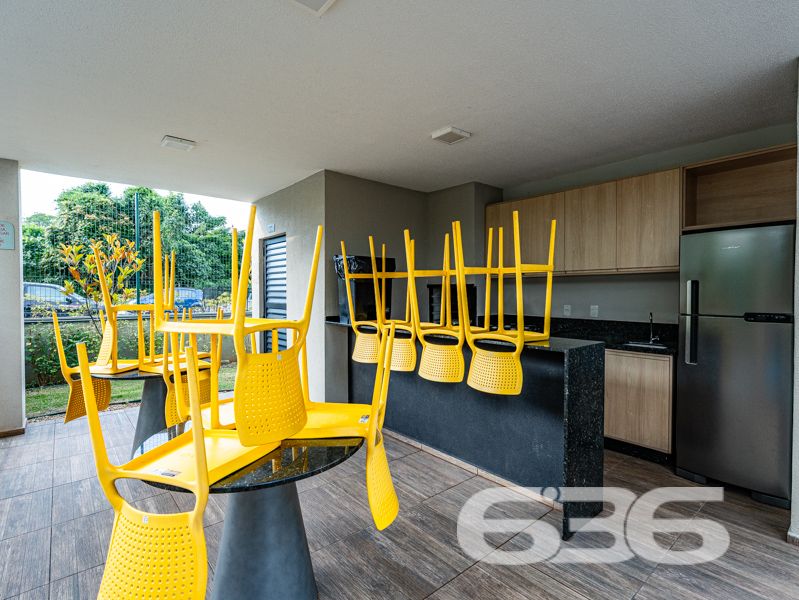 Apartamento com 127m², sendo 82m² de área privativa à venda no Costa e Silva, Joinville/SC — Praticidade, espaço e conforto em um só lugar!

Você procura um imóvel que reúna boa localização, excelente área útil e o conforto de uma casa térrea com o diferencial de um jardim exclusivo? Este apartamento é a escolha perfeita para quem valoriza bem-estar, privacidade e praticidade no dia a dia.

Com 82m² de área privativa, distribuídos em uma planta funcional com 2 dormitórios bem iluminados, banheiro social, sala de estar integrada à copa e cozinha, além de um jardim privativo que proporciona liberdade para pets, espaço de lazer ao ar livre ou até um cantinho verde para relaxar.

A unidade conta com garagem coberta, interfone e está pronta para receber sua mobília — as imagens ilustrativas mostram o imóvel ocupado por inquilino, mas a venda não inclui mobiliário.

O condomínio oferece segurança com monitoramento privado e é pet friendly. A infraestrutura coletiva ainda inclui áreas de lazer para toda a família: piscina, playground, horta comunitária, salão de festas e até pet place.

A localização é um dos grandes diferenciais: rua pavimentada, próximo a transporte público, escolas, comércios e serviços essenciais — tudo o que você precisa a poucos minutos de casa.

Agende sua visita com a 636 Negócios Imobiliários e venha conhecer um imóvel que reúne funcionalidade e qualidade de vida em uma das regiões mais desejadas de Joinville.
 
636 NEGÓCIOS IMOBILIÁRIOS: A SUA MELHOR ESCOLHA
Com mais de 30 anos de experiência, a 636 Negócios Imobiliários é sua parceira ideal para encontrar o imóvel perfeito. Estamos prontos para ajudá-lo a fazer deste imóvel o seu novo lar.
 
Telefone: (47) 3451-0636
WhatsApp: (47) 99190-0636
 
Não perca esta oportunidade única. Visite nosso site para mais informações: i636.com.br