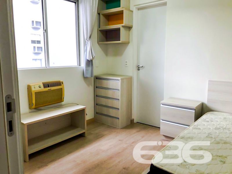 Seu novo lar no coração do Glória! Espaço, conforto e localização privilegiada em Joinville/SC

Se você busca um apartamento espaçoso, moderno e com excelente localização, esta é a sua oportunidade! Com 112,86m² de área averbada, este imóvel localizado no tradicional bairro Glória foi cuidadosamente reformado e atualizado para oferecer mais conforto, praticidade e funcionalidade.

O apartamento conta com 2 dormitórios, sendo uma suíte climatizada com ar-condicionado split e cama com colchão já inclusos. O segundo quarto também é climatizado e hoje funciona como um elegante home office, com bancada, armários planejados e roteador próprio — ideal para quem trabalha em home office ou precisa de um espaço de estudos.

A sala de estar e jantar é ampla, bem iluminada, e já conta com ar-condicionado e painel para TV. A sacada é integrada, oferecendo mais luz natural e ventilação para o ambiente.

A cozinha planejada é um dos destaques do imóvel: equipada com fogão cooktop, coifa, filtro de água e armários sob medida, além de uma charmosa bancada em granito para refeições rápidas. A lavanderia também está mobiliada e separada por porta, mantendo o ambiente funcional e organizado.

Os banheiros foram modernizados, com bancadas em mármore travertino, cubas sobrepostas, box em vidro e nichos embutidos. Detalhes que fazem toda a diferença!

Além disso, o imóvel conta com vaga de garagem coberta, portão eletrônico, interfone, móveis embutidos, dois roteadores Wi-Fi, fiação elétrica nova e climatização em todos os ambientes. A estrutura do condomínio conta com vigilância eletrônica e área de festas.

Localizado em rua pavimentada, com acesso rápido ao centro e às principais vias da cidade, o apartamento está próximo a escolas, transporte público, hospitais, mercados e demais serviços essenciais.

Agende agora mesmo sua visita com a 636 Negócios Imobiliários. São mais de 30 anos de tradição, segurança jurídica e excelência na mediação imobiliária. Aqui, você encontra mais do que imóveis — encontra confiança.
 
636 NEGÓCIOS IMOBILIÁRIOS: A SUA MELHOR ESCOLHA
Com mais de 30 anos de experiência, a 636 Negócios Imobiliários é sua parceira ideal para encontrar o imóvel perfeito. Estamos prontos para ajudá-lo a fazer deste imóvel o seu novo lar.
 
Telefone: (47) 3451-0636
WhatsApp: (47) 99190-0636
 
Não perca esta oportunidade única. Visite nosso site para mais informações: i636.com.br