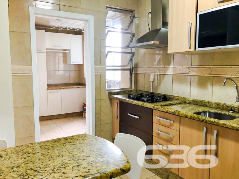 Seu novo lar no coração do Glória! Espaço, conforto e localização privilegiada em Joinville/SC

Se você busca um apartamento espaçoso, moderno e com excelente localização, esta é a sua oportunidade! Com 112,86m² de área averbada, este imóvel localizado no tradicional bairro Glória foi cuidadosamente reformado e atualizado para oferecer mais conforto, praticidade e funcionalidade.

O apartamento conta com 2 dormitórios, sendo uma suíte climatizada com ar-condicionado split e cama com colchão já inclusos. O segundo quarto também é climatizado e hoje funciona como um elegante home office, com bancada, armários planejados e roteador próprio — ideal para quem trabalha em home office ou precisa de um espaço de estudos.

A sala de estar e jantar é ampla, bem iluminada, e já conta com ar-condicionado e painel para TV. A sacada é integrada, oferecendo mais luz natural e ventilação para o ambiente.

A cozinha planejada é um dos destaques do imóvel: equipada com fogão cooktop, coifa, filtro de água e armários sob medida, além de uma charmosa bancada em granito para refeições rápidas. A lavanderia também está mobiliada e separada por porta, mantendo o ambiente funcional e organizado.

Os banheiros foram modernizados, com bancadas em mármore travertino, cubas sobrepostas, box em vidro e nichos embutidos. Detalhes que fazem toda a diferença!

Além disso, o imóvel conta com vaga de garagem coberta, portão eletrônico, interfone, móveis embutidos, dois roteadores Wi-Fi, fiação elétrica nova e climatização em todos os ambientes. A estrutura do condomínio conta com vigilância eletrônica e área de festas.

Localizado em rua pavimentada, com acesso rápido ao centro e às principais vias da cidade, o apartamento está próximo a escolas, transporte público, hospitais, mercados e demais serviços essenciais.

Agende agora mesmo sua visita com a 636 Negócios Imobiliários. São mais de 30 anos de tradição, segurança jurídica e excelência na mediação imobiliária. Aqui, você encontra mais do que imóveis — encontra confiança.
 
636 NEGÓCIOS IMOBILIÁRIOS: A SUA MELHOR ESCOLHA
Com mais de 30 anos de experiência, a 636 Negócios Imobiliários é sua parceira ideal para encontrar o imóvel perfeito. Estamos prontos para ajudá-lo a fazer deste imóvel o seu novo lar.
 
Telefone: (47) 3451-0636
WhatsApp: (47) 99190-0636
 
Não perca esta oportunidade única. Visite nosso site para mais informações: i636.com.br