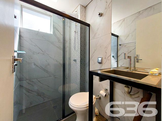 CONHEÇA ESTA OPORTUNIDADE DE APARTAMENTO NO BAIRRO GLÓRIA
Este é um super apartamento, modificado pelo arquiteto Cecyn, com 101,65m² de área privativa. Está situado no 4° piso de um ótimo residencial com elevador social, quadra poliesportiva, quiosque com churrasqueira, salão de festas e outras regalias.
No momento, sua composição conta com uma ampla suíte com closet, podendo ser transformada novamente em suíte + quarto. Além disso, dispõe também de sala de jantar e sala de estar, copa e cozinha conjugada, sacada, banheiro social e despensa. Ficam as mobílias.
Possui uma vaga de garagem coberta.
Está localizado no bairro Glória - um dos mais nobres da cidade - próximo de faculdades, escolas, shopping, hospitais, supermercados, restaurantes e demais serviços e estabelecimentos. Ou seja, você tem tudo o que mais deseja e precisa a poucos passos de casa.
Confira pessoalmente esse excelente imóvel agendando sua visita conosco!
Saiba mais:
Telefone: (47) 3451-0636
WhatsApp: (47) 99190-0636
Imobiliária 636.