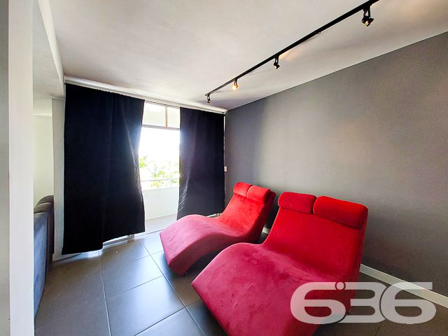 CONHEÇA ESTA OPORTUNIDADE DE APARTAMENTO NO BAIRRO GLÓRIA
Este é um super apartamento, modificado pelo arquiteto Cecyn, com 101,65m² de área privativa. Está situado no 4° piso de um ótimo residencial com elevador social, quadra poliesportiva, quiosque com churrasqueira, salão de festas e outras regalias.
No momento, sua composição conta com uma ampla suíte com closet, podendo ser transformada novamente em suíte + quarto. Além disso, dispõe também de sala de jantar e sala de estar, copa e cozinha conjugada, sacada, banheiro social e despensa. Ficam as mobílias.
Possui uma vaga de garagem coberta.
Está localizado no bairro Glória - um dos mais nobres da cidade - próximo de faculdades, escolas, shopping, hospitais, supermercados, restaurantes e demais serviços e estabelecimentos. Ou seja, você tem tudo o que mais deseja e precisa a poucos passos de casa.
Confira pessoalmente esse excelente imóvel agendando sua visita conosco!
Saiba mais:
Telefone: (47) 3451-0636
WhatsApp: (47) 99190-0636
Imobiliária 636.