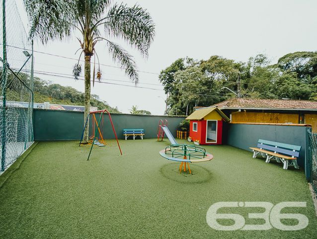 CONHEÇA ESTA OPORTUNIDADE DE APARTAMENTO NO BAIRRO GLÓRIA
Este é um super apartamento, modificado pelo arquiteto Cecyn, com 101,65m² de área privativa. Está situado no 4° piso de um ótimo residencial com elevador social, quadra poliesportiva, quiosque com churrasqueira, salão de festas e outras regalias.
No momento, sua composição conta com uma ampla suíte com closet, podendo ser transformada novamente em suíte + quarto. Além disso, dispõe também de sala de jantar e sala de estar, copa e cozinha conjugada, sacada, banheiro social e despensa. Ficam as mobílias.
Possui uma vaga de garagem coberta.
Está localizado no bairro Glória - um dos mais nobres da cidade - próximo de faculdades, escolas, shopping, hospitais, supermercados, restaurantes e demais serviços e estabelecimentos. Ou seja, você tem tudo o que mais deseja e precisa a poucos passos de casa.
Confira pessoalmente esse excelente imóvel agendando sua visita conosco!
Saiba mais:
Telefone: (47) 3451-0636
WhatsApp: (47) 99190-0636
Imobiliária 636.