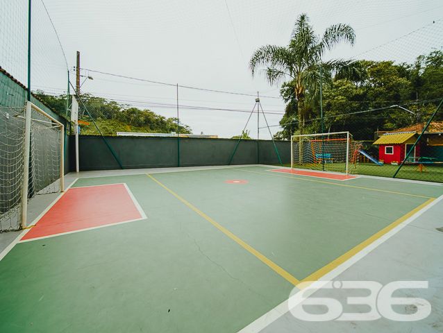 CONHEÇA ESTA OPORTUNIDADE DE APARTAMENTO NO BAIRRO GLÓRIA
Este é um super apartamento, modificado pelo arquiteto Cecyn, com 101,65m² de área privativa. Está situado no 4° piso de um ótimo residencial com elevador social, quadra poliesportiva, quiosque com churrasqueira, salão de festas e outras regalias.
No momento, sua composição conta com uma ampla suíte com closet, podendo ser transformada novamente em suíte + quarto. Além disso, dispõe também de sala de jantar e sala de estar, copa e cozinha conjugada, sacada, banheiro social e despensa. Ficam as mobílias.
Possui uma vaga de garagem coberta.
Está localizado no bairro Glória - um dos mais nobres da cidade - próximo de faculdades, escolas, shopping, hospitais, supermercados, restaurantes e demais serviços e estabelecimentos. Ou seja, você tem tudo o que mais deseja e precisa a poucos passos de casa.
Confira pessoalmente esse excelente imóvel agendando sua visita conosco!
Saiba mais:
Telefone: (47) 3451-0636
WhatsApp: (47) 99190-0636
Imobiliária 636.