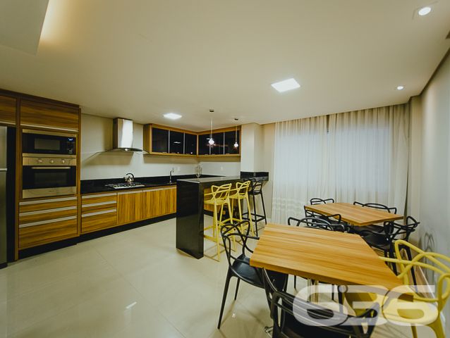 CONHEÇA ESTA OPORTUNIDADE DE APARTAMENTO NO BAIRRO GLÓRIA
Este é um super apartamento, modificado pelo arquiteto Cecyn, com 101,65m² de área privativa. Está situado no 4° piso de um ótimo residencial com elevador social, quadra poliesportiva, quiosque com churrasqueira, salão de festas e outras regalias.
No momento, sua composição conta com uma ampla suíte com closet, podendo ser transformada novamente em suíte + quarto. Além disso, dispõe também de sala de jantar e sala de estar, copa e cozinha conjugada, sacada, banheiro social e despensa. Ficam as mobílias.
Possui uma vaga de garagem coberta.
Está localizado no bairro Glória - um dos mais nobres da cidade - próximo de faculdades, escolas, shopping, hospitais, supermercados, restaurantes e demais serviços e estabelecimentos. Ou seja, você tem tudo o que mais deseja e precisa a poucos passos de casa.
Confira pessoalmente esse excelente imóvel agendando sua visita conosco!
Saiba mais:
Telefone: (47) 3451-0636
WhatsApp: (47) 99190-0636
Imobiliária 636.