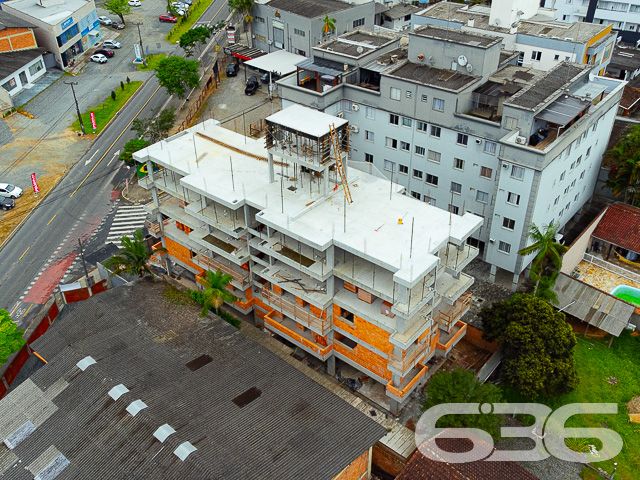 APARTAMENTO COM SUÍTE + DORMITÓRIO NO BAIRRO SANTO ANTÔNIO

Descubra o equilíbrio perfeito entre conforto e estilo neste encantador apartamento no bairro Santo Antônio. Com 65m² de área privativa, este imóvel é um verdadeiro refúgio urbano, oferecendo 2 dormitórios aconchegantes, incluindo uma suíte, sala de estar e jantar integradas, cozinha prática, sacada e um banheiro social.

A vida aqui é facilitada com uma vaga de garagem coberta, garantindo segurança e comodidade para o seu dia a dia. A sacada é um convite para momentos de relaxamento e contemplação, perfeita para desfrutar de um café pela manhã ou um livro ao entardecer.

Localizado no coração do bairro Santo Antônio, este apartamento está cercado por uma infraestrutura completa. Escolas, universidades, supermercados, shopping centers, farmácias, academias e uma variedade de lojas e comércios estão a poucos passos de distância, tornando sua rotina mais prática e agradável.

Na 636 Negócios Imobiliários, estamos comprometidos em ajudá-lo a encontrar o imóvel ideal. Para mais informações e agendar uma visita, entre em contato conosco pelo telefone (47) 3451-0636 ou WhatsApp (47) 99190-0636.

Este e outros milhares de imóveis no site: i636.com.br