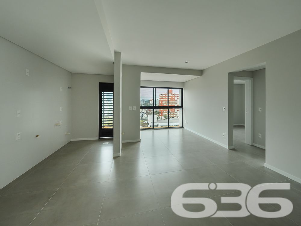 COBERTURA PLANA À VENDA NO BAIRRO ANITA GARIBALDI – JOINVILLE/SC –  ESTUDA PERMUTA

Se o seu próximo imóvel precisa ser novo, bem localizado, com excelente padrão de acabamento e pronto para ser moldado ao seu estilo de vida, essa cobertura plana no bairro Anita Garibaldi é a escolha perfeita!

Com 124,85m² de área, este imóvel oferece um layout inteligente e acabamento de alto padrão. A ampla área social integra sala de estar e jantar com cozinha em conceito aberto. A luminosidade natural é garantida por janelas amplas com vista panorâmica da cidade, além de uma charmosa churrasqueira privativa na área social. Estuda permuta.

A composição do imóvel inclui:
* 1 suíte ampla
* 1 dormitório
* 1 banheiro social + 1 lavabo
* Área de serviço separada
* Garagem coberta
* Fechadura digital de alta segurança

Se você procura exclusividade, segurança, ótima localização e valorização, agende agora mesmo sua visita com a equipe da 636 Negócios Imobiliários. São mais de 30 anos de experiência em mediação imobiliária, oferecendo segurança técnica, jurídica e excelência no atendimento. Aqui, você encontra mais do que imóveis: você encontra oportunidades sólidas de viver bem e investir com inteligência.

Agende sua visita!

 636 NEGÓCIOS IMOBILIÁRIOS: A SUA MELHOR ESCOLHA
Com mais de 30 anos de experiência, a 636 Negócios Imobiliários é sua parceira ideal para encontrar o imóvel perfeito. Estamos prontos para ajudá-lo a fazer deste imóvel o seu novo lar.
 
Telefone: (47) 3451-0636
WhatsApp: (47) 99190-0636
 
Não perca esta oportunidade única. Visite nosso site para mais informações: i636.com.br