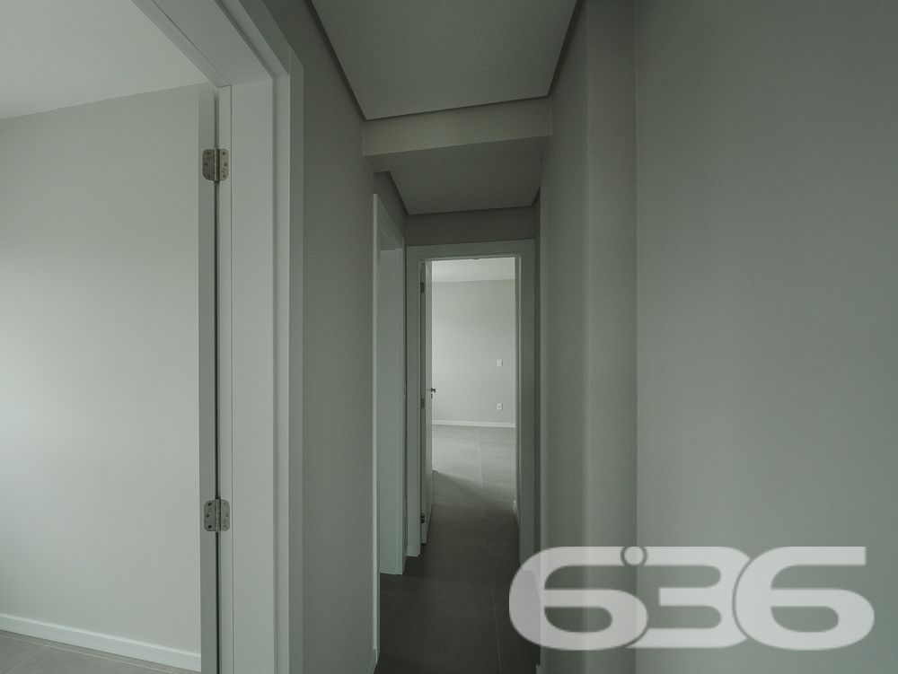 COBERTURA PLANA À VENDA NO BAIRRO ANITA GARIBALDI – JOINVILLE/SC –  ESTUDA PERMUTA

Se o seu próximo imóvel precisa ser novo, bem localizado, com excelente padrão de acabamento e pronto para ser moldado ao seu estilo de vida, essa cobertura plana no bairro Anita Garibaldi é a escolha perfeita!

Com 124,85m² de área, este imóvel oferece um layout inteligente e acabamento de alto padrão. A ampla área social integra sala de estar e jantar com cozinha em conceito aberto. A luminosidade natural é garantida por janelas amplas com vista panorâmica da cidade, além de uma charmosa churrasqueira privativa na área social. Estuda permuta.

A composição do imóvel inclui:
* 1 suíte ampla
* 1 dormitório
* 1 banheiro social + 1 lavabo
* Área de serviço separada
* Garagem coberta
* Fechadura digital de alta segurança

Se você procura exclusividade, segurança, ótima localização e valorização, agende agora mesmo sua visita com a equipe da 636 Negócios Imobiliários. São mais de 30 anos de experiência em mediação imobiliária, oferecendo segurança técnica, jurídica e excelência no atendimento. Aqui, você encontra mais do que imóveis: você encontra oportunidades sólidas de viver bem e investir com inteligência.

Agende sua visita!

 636 NEGÓCIOS IMOBILIÁRIOS: A SUA MELHOR ESCOLHA
Com mais de 30 anos de experiência, a 636 Negócios Imobiliários é sua parceira ideal para encontrar o imóvel perfeito. Estamos prontos para ajudá-lo a fazer deste imóvel o seu novo lar.
 
Telefone: (47) 3451-0636
WhatsApp: (47) 99190-0636
 
Não perca esta oportunidade única. Visite nosso site para mais informações: i636.com.br