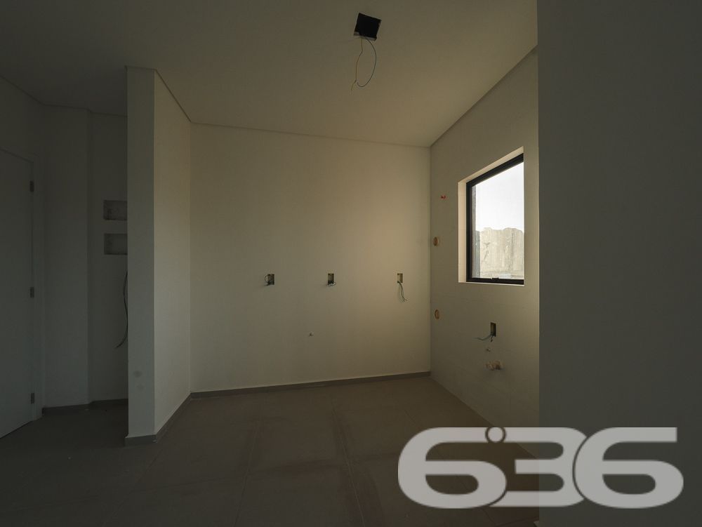 Com uma localização privilegiada no bairro Costa e Silva em Joinville/SC, este sofisticado apartamento promete um estilo de vida exclusivo e repleto de comodidades.
* Garagem coberta para proteger seu veículo.
* Suíte espaçosa para seu descanso.
* Dormitório adicional para família ou visitas.
* Sala de estar e jantar integradas, perfeitas para receber.
* Cozinha planejada, pronta para ser o coração da casa.
* Banheiro social com acabamentos de qualidade.
* Sacada com churrasqueira, ideal para confraternizações.
* Área de festa com churrasqueira, ampliando as opções para entretenimento.
Localização e Comodidades:
* Rua pavimentada assegurando fácil acesso.
* Proximidade com vias principais, shopping centers, escolas, hospitais e serviços públicos essenciais, promovendo praticidade no dia a dia.
* Este apartamento é mais do que um espaço para morar, é um ambiente projetado para oferecer uma vida cheia de memórias felizes e momentos especiais. As amplas janelas garantem iluminação natural abundante, enquanto o layout inteligente maximiza o uso de cada metro quadrado.
A 636 Negócios Imobiliários, com mais de 30 anos de experiência no mercado imobiliário, garante um processo de compra transparente e eficiente. Nossa expertise técnico-jurídica assegura tranquilidade em todas as etapas do negócio.
Realize seu sonho com a 636 Negócios Imobiliários. Este apartamento é a escolha perfeita para quem busca qualidade de vida, conveniência e um excelente retorno sobre o investimento. Visite e deixe-se encantar pelo potencial deste belo imóvel.
Agende uma visita e venha conhecer seu novo lar!
636 NEGÓCIOS IMOBILIÁRIOS: A SUA MELHOR ESCOLHA
Com mais de 30 anos de experiência, a 636 Negócios Imobiliários é sua parceira ideal para encontrar o imóvel perfeito. Estamos prontos para ajudá-lo a fazer deste imóvel o seu novo lar.
Telefone: (47) 3451-0636
WhatsApp: (47) 99190-0636
Não perca esta oportunidade única. Visite nosso site para mais informações: i636.com.br
