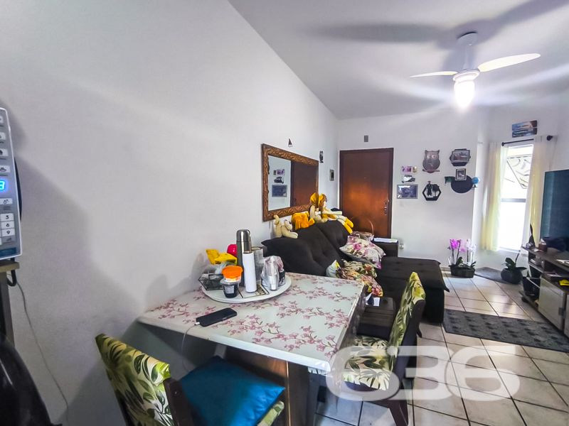 Excelente oportunidade no bairro Saguaçu – conforto, localização e praticidade em um só lugar!
Apresentamos este charmoso apartamento, com 47,19m² de área construída, localizado no bairro Saguaçu, um dos endereços mais procurados e valorizados de Joinville/SC. Ideal para quem busca praticidade, segurança e um ótimo custo-benefício, seja para moradia ou investimento.
O imóvel conta com 2 dormitórios bem ventilados, banheiro social com box em vidro fosco, sala de estar e jantar integradas, além de cozinha funcional com lavanderia e armários aéreos. Todos os ambientes são bem iluminados por janelas amplas que proporcionam excelente ventilação natural e vista para a área verde ao redor.
A unidade possui vaga de garagem coberta, além de contar com infraestrutura completa no condomínio, que dispõe de portão eletrônico, interfone, monitoramento privado e área de festas para confraternizações em família ou com amigos. Também oferece quadra esportiva, jardim bem cuidado, edícula e espaço pet, garantindo comodidade para todos os perfis de moradores.
Outro diferencial importante é o minimercado 24h disponível dentro do condomínio, oferecendo conveniência no dia a dia com acesso facilitado a itens essenciais, sem precisar sair de casa.
O imóvel está em rua pavimentada, com excelente topografia plana e fácil acesso a vias principais da cidade, transporte público, escolas, hospitais, shoppings e comércios em geral. Tudo isso com a tranquilidade que o bairro Saguaçu oferece.
Não perca essa oportunidade! Agende agora mesmo uma visita com um de nossos corretores. A 636 Negócios Imobiliários tem mais de 30 anos de experiência no mercado e é referência em segurança jurídica e excelência em negociações imobiliárias.
636 NEGÓCIOS IMOBILIÁRIOS: A SUA MELHOR ESCOLHA
Com mais de 30 anos de experiência, a 636 Negócios Imobiliários é sua parceira ideal para encontrar o imóvel perfeito. Estamos prontos para ajudá-lo a fazer deste imóvel o seu novo lar.
Telefone: (47) 3451-0636
WhatsApp: (47) 99190-0636
Não perca esta oportunidade única. Visite nosso site para mais informações: i636.com.br