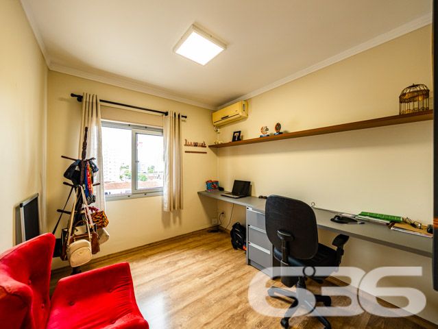 Descubra a elegância e o conforto neste magnífico apartamento no coração de Joinville - ESTUDA PERMUTA
Localizado estrategicamente no bairro Bucarein, este apartamento em Joinville, SC, combina espaço, conforto e uma localização privilegiada, oferecendo uma vida de qualidade e conveniência. Com 146,79m², situado em um terreno plano de 733m², este imóvel possui todas as características para ser o seu próximo lar.
O apartamento conta com uma ampla garagem, proporcionando facilidade e segurança para o seu veículo. O layout interno é projetado para maximizar o espaço e a funcionalidade, incluindo dois confortáveis dormitórios e uma suíte, ideal para garantir privacidade e conforto.
A área de serviço é bem dimensionada e equipada, facilitando a organização e o dia a dia da família. A sacada oferece uma vista deslumbrante do morro do Boa Vista e do centro de Joinville, um cenário perfeito para relaxar e apreciar a paisagem urbana. Além disso, o imóvel conta com portão eletrônico, interfone e grades, oferecendo segurança e tranquilidade.
Para os momentos de lazer, o apartamento dispõe de uma área de festa com churrasqueira, perfeita para receber amigos e familiares em um ambiente agradável e acolhedor. Há também um projeto para a inclusão de uma piscina, o que agregar valor e mais uma opção de lazer para os moradores.
Com uma excelente ventilação natural e apenas duas unidades por andar, este imóvel garante exclusividade e privacidade. A entrada principal e de serviço, junto com o elevador, asseguram praticidade e conforto no dia a dia.
Este apartamento não é apenas um lugar para morar, é um investimento em qualidade de vida, numa localização que oferece fácil acesso a serviços, comércio e lazer. Representando mais de 30 anos de tradição e excelência da 636 Negócios Imobiliários, este imóvel é uma escolha perfeita para quem busca conforto, segurança e a melhor localização em Joinville.
Venha conhecer e se encantar com este espetacular apartamento. Agende sua visita e sinta-se em casa com a excelência e confiança que só a 636 Negócios Imobiliários pode oferecer.
636 NEGÓCIOS IMOBILIÁRIOS: A SUA MELHOR ESCOLHA
Com mais de 30 anos de experiência, a 636 Negócios Imobiliários é sua parceira ideal para encontrar o imóvel perfeito. Estamos prontos para ajudá-lo a fazer deste imóvel o seu novo lar.
Telefone: (47) 3451-0636
WhatsApp: (47) 99190-0636
Não perca esta oportunidade única. Visite nosso site para mais informações: i636.com.br