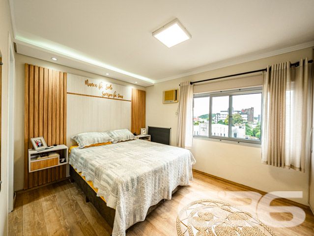 Descubra a elegância e o conforto neste magnífico apartamento no coração de Joinville - ESTUDA PERMUTA
Localizado estrategicamente no bairro Bucarein, este apartamento em Joinville, SC, combina espaço, conforto e uma localização privilegiada, oferecendo uma vida de qualidade e conveniência. Com 146,79m², situado em um terreno plano de 733m², este imóvel possui todas as características para ser o seu próximo lar.
O apartamento conta com uma ampla garagem, proporcionando facilidade e segurança para o seu veículo. O layout interno é projetado para maximizar o espaço e a funcionalidade, incluindo dois confortáveis dormitórios e uma suíte, ideal para garantir privacidade e conforto.
A área de serviço é bem dimensionada e equipada, facilitando a organização e o dia a dia da família. A sacada oferece uma vista deslumbrante do morro do Boa Vista e do centro de Joinville, um cenário perfeito para relaxar e apreciar a paisagem urbana. Além disso, o imóvel conta com portão eletrônico, interfone e grades, oferecendo segurança e tranquilidade.
Para os momentos de lazer, o apartamento dispõe de uma área de festa com churrasqueira, perfeita para receber amigos e familiares em um ambiente agradável e acolhedor. Há também um projeto para a inclusão de uma piscina, o que agregar valor e mais uma opção de lazer para os moradores.
Com uma excelente ventilação natural e apenas duas unidades por andar, este imóvel garante exclusividade e privacidade. A entrada principal e de serviço, junto com o elevador, asseguram praticidade e conforto no dia a dia.
Este apartamento não é apenas um lugar para morar, é um investimento em qualidade de vida, numa localização que oferece fácil acesso a serviços, comércio e lazer. Representando mais de 30 anos de tradição e excelência da 636 Negócios Imobiliários, este imóvel é uma escolha perfeita para quem busca conforto, segurança e a melhor localização em Joinville.
Venha conhecer e se encantar com este espetacular apartamento. Agende sua visita e sinta-se em casa com a excelência e confiança que só a 636 Negócios Imobiliários pode oferecer.
636 NEGÓCIOS IMOBILIÁRIOS: A SUA MELHOR ESCOLHA
Com mais de 30 anos de experiência, a 636 Negócios Imobiliários é sua parceira ideal para encontrar o imóvel perfeito. Estamos prontos para ajudá-lo a fazer deste imóvel o seu novo lar.
Telefone: (47) 3451-0636
WhatsApp: (47) 99190-0636
Não perca esta oportunidade única. Visite nosso site para mais informações: i636.com.br