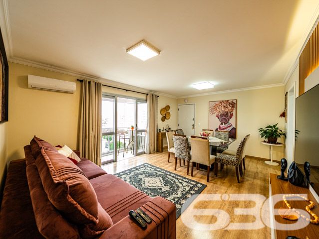 Descubra a elegância e o conforto neste magnífico apartamento no coração de Joinville - ESTUDA PERMUTA
Localizado estrategicamente no bairro Bucarein, este apartamento em Joinville, SC, combina espaço, conforto e uma localização privilegiada, oferecendo uma vida de qualidade e conveniência. Com 146,79m², situado em um terreno plano de 733m², este imóvel possui todas as características para ser o seu próximo lar.
O apartamento conta com uma ampla garagem, proporcionando facilidade e segurança para o seu veículo. O layout interno é projetado para maximizar o espaço e a funcionalidade, incluindo dois confortáveis dormitórios e uma suíte, ideal para garantir privacidade e conforto.
A área de serviço é bem dimensionada e equipada, facilitando a organização e o dia a dia da família. A sacada oferece uma vista deslumbrante do morro do Boa Vista e do centro de Joinville, um cenário perfeito para relaxar e apreciar a paisagem urbana. Além disso, o imóvel conta com portão eletrônico, interfone e grades, oferecendo segurança e tranquilidade.
Para os momentos de lazer, o apartamento dispõe de uma área de festa com churrasqueira, perfeita para receber amigos e familiares em um ambiente agradável e acolhedor. Há também um projeto para a inclusão de uma piscina, o que agregar valor e mais uma opção de lazer para os moradores.
Com uma excelente ventilação natural e apenas duas unidades por andar, este imóvel garante exclusividade e privacidade. A entrada principal e de serviço, junto com o elevador, asseguram praticidade e conforto no dia a dia.
Este apartamento não é apenas um lugar para morar, é um investimento em qualidade de vida, numa localização que oferece fácil acesso a serviços, comércio e lazer. Representando mais de 30 anos de tradição e excelência da 636 Negócios Imobiliários, este imóvel é uma escolha perfeita para quem busca conforto, segurança e a melhor localização em Joinville.
Venha conhecer e se encantar com este espetacular apartamento. Agende sua visita e sinta-se em casa com a excelência e confiança que só a 636 Negócios Imobiliários pode oferecer.
636 NEGÓCIOS IMOBILIÁRIOS: A SUA MELHOR ESCOLHA
Com mais de 30 anos de experiência, a 636 Negócios Imobiliários é sua parceira ideal para encontrar o imóvel perfeito. Estamos prontos para ajudá-lo a fazer deste imóvel o seu novo lar.
Telefone: (47) 3451-0636
WhatsApp: (47) 99190-0636
Não perca esta oportunidade única. Visite nosso site para mais informações: i636.com.br