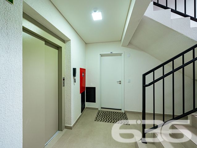 Apartamento com suíte à venda no bairro Costa e Silva, Joinville – conforto e elegância em cada detalhe!
Se você busca um apartamento moderno, com excelente padrão de acabamento e localização estratégica, esta é a sua oportunidade!
Localizado no bairro Costa e Silva, em rua pavimentada, este apartamento oferece 126,71 m² de área, entregando amplitude, conforto e uma planta bem distribuída. O empreendimento conta com elevador, hall de entrada decorado e uma fachada imponente, que combina o estilo contemporâneo com revestimentos sofisticados em tons sóbrios e painéis em textura amadeirada.
O imóvel possui 2 dormitórios sendo 1 suíte, além de um segundo banheiro social, ideal para o dia a dia da família ou visitas. A sala de estar e jantar são integradas, proporcionando uma atmosfera arejada e acolhedora. A cozinha conta com excelente espaço para personalização, e duas sacadas – sendo uma com churrasqueira – são perfeitas para seus momentos de lazer e confraternização.
Viva com mais qualidade, segurança e conforto em um dos bairros mais valorizados de Joinville, com fácil acesso à BR-101, universidades, supermercados, escolas e serviços essenciais.
Entre em contato com a 636 Negócios Imobiliários e agende sua visita. São mais de 30 anos construindo confiança, segurança jurídica e resultados sólidos no mercado imobiliário de Joinville e região!
636 NEGÓCIOS IMOBILIÁRIOS: A SUA MELHOR ESCOLHA
Com mais de 30 anos de experiência, a 636 Negócios Imobiliários é sua parceira ideal para encontrar o imóvel perfeito. Estamos prontos para ajudá-lo a fazer deste imóvel o seu novo lar.
Telefone: (47) 3451-0636
WhatsApp: (47) 99190-0636
Não perca esta oportunidade única. Visite nosso site para mais informações: i636.com.br