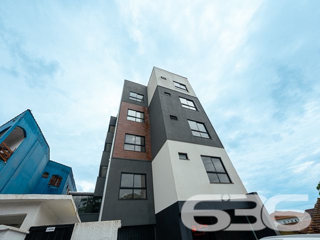 Apartamento com suíte à venda no bairro Costa e Silva, Joinville – conforto e elegância em cada detalhe!
Se você busca um apartamento moderno, com excelente padrão de acabamento e localização estratégica, esta é a sua oportunidade!
Localizado no bairro Costa e Silva, em rua pavimentada, este apartamento oferece 126,71 m² de área, entregando amplitude, conforto e uma planta bem distribuída. O empreendimento conta com elevador, hall de entrada decorado e uma fachada imponente, que combina o estilo contemporâneo com revestimentos sofisticados em tons sóbrios e painéis em textura amadeirada.
O imóvel possui 2 dormitórios sendo 1 suíte, além de um segundo banheiro social, ideal para o dia a dia da família ou visitas. A sala de estar e jantar são integradas, proporcionando uma atmosfera arejada e acolhedora. A cozinha conta com excelente espaço para personalização, e duas sacadas – sendo uma com churrasqueira – são perfeitas para seus momentos de lazer e confraternização.
Viva com mais qualidade, segurança e conforto em um dos bairros mais valorizados de Joinville, com fácil acesso à BR-101, universidades, supermercados, escolas e serviços essenciais.
Entre em contato com a 636 Negócios Imobiliários e agende sua visita. São mais de 30 anos construindo confiança, segurança jurídica e resultados sólidos no mercado imobiliário de Joinville e região!
636 NEGÓCIOS IMOBILIÁRIOS: A SUA MELHOR ESCOLHA
Com mais de 30 anos de experiência, a 636 Negócios Imobiliários é sua parceira ideal para encontrar o imóvel perfeito. Estamos prontos para ajudá-lo a fazer deste imóvel o seu novo lar.
Telefone: (47) 3451-0636
WhatsApp: (47) 99190-0636
Não perca esta oportunidade única. Visite nosso site para mais informações: i636.com.br