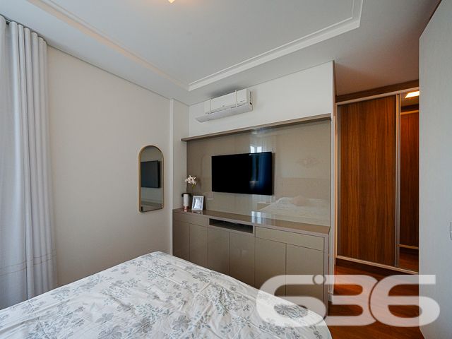 Situado no coração do bairro Floresta, em Joinville/SC, este apartamento impecável combina luxo moderno com uma atmosfera acolhedora e exclusiva. Estuda permuta.
O imóvel dispõe de 127,82 m² de área construída, bem distribuídos para garantir a máxima funcionalidade e aproveitamento de espaço. A sala de estar é integrada com a sala de jantar e cozinha, criando um ambiente fluido e convidativo. A cozinha, um verdadeiro destaque, é equipada com armários planejados e eletrodomésticos embutidos de alta qualidade, incluindo coifa, fogão, microondas e forno, que permanecerão para a conveniência dos novos proprietários.
A área de serviço, pensada para oferecer praticidade no dia a dia, conta com planejamento inteligente e espaço otimizado. Na sala, um sofisticado painel planejado complementa o espaço, juntamente com um ar-condicionado que promete conforto em qualquer estação do ano.
O apartamento possui uma confortável suíte e dois domitórios, assegurando um refúgio tranquilo e privativo. Ambos os banheiros, da suíte e social, estão equipados com armários planejados e acabamentos de primeira linha.
Para quem precisa de um espaço para trabalho ou estudos, o imóvel oferece um home office, perfeito para manter a produtividade em um ambiente tranquilo e organizado. A sacada com churrasqueira é ideal para momentos de lazer e confraternização, proporcionando uma vista relaxante e uma área agradável para recepcionar amigos e família.
O condomínio oferece completa infraestrutura de segurança e lazer, incluindo piscina, área de festas com churrasqueira, portão eletrônico, interfone e cerca elétrica. Com duas vagas cobertas de garagem, o imóvel garante comodidade para toda a família.
Este apartamento é uma oportunidade excepcional para quem busca um estilo de vida prático e elegante em Joinville. Localizado próximo a vias de acesso, shopping centers, escolas, e serviços públicos essenciais, oferece uma vida cotidiana sem complicações e com muito estilo. Venha conhecer e se encantar com este que pode ser seu novo lar.
636 NEGÓCIOS IMOBILIÁRIOS: A SUA MELHOR ESCOLHA
Com mais de 30 anos de experiência, a 636 Negócios Imobiliários é sua parceira ideal para encontrar o imóvel perfeito. Estamos prontos para ajudá-lo a fazer deste imóvel o seu novo lar.
Telefone: (47) 3451-0636
WhatsApp: (47) 99190-0636
Não perca esta oportunidade única. Visite nosso site para mais informações: i636.com.br