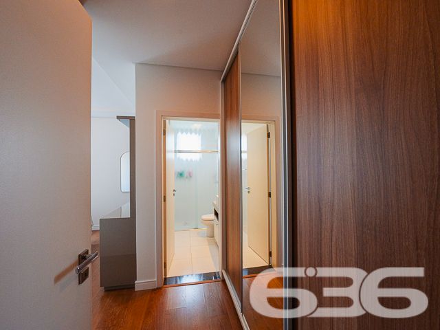 Situado no coração do bairro Floresta, em Joinville/SC, este apartamento impecável combina luxo moderno com uma atmosfera acolhedora e exclusiva. Estuda permuta.
O imóvel dispõe de 127,82 m² de área construída, bem distribuídos para garantir a máxima funcionalidade e aproveitamento de espaço. A sala de estar é integrada com a sala de jantar e cozinha, criando um ambiente fluido e convidativo. A cozinha, um verdadeiro destaque, é equipada com armários planejados e eletrodomésticos embutidos de alta qualidade, incluindo coifa, fogão, microondas e forno, que permanecerão para a conveniência dos novos proprietários.
A área de serviço, pensada para oferecer praticidade no dia a dia, conta com planejamento inteligente e espaço otimizado. Na sala, um sofisticado painel planejado complementa o espaço, juntamente com um ar-condicionado que promete conforto em qualquer estação do ano.
O apartamento possui uma confortável suíte e dois domitórios, assegurando um refúgio tranquilo e privativo. Ambos os banheiros, da suíte e social, estão equipados com armários planejados e acabamentos de primeira linha.
Para quem precisa de um espaço para trabalho ou estudos, o imóvel oferece um home office, perfeito para manter a produtividade em um ambiente tranquilo e organizado. A sacada com churrasqueira é ideal para momentos de lazer e confraternização, proporcionando uma vista relaxante e uma área agradável para recepcionar amigos e família.
O condomínio oferece completa infraestrutura de segurança e lazer, incluindo piscina, área de festas com churrasqueira, portão eletrônico, interfone e cerca elétrica. Com duas vagas cobertas de garagem, o imóvel garante comodidade para toda a família.
Este apartamento é uma oportunidade excepcional para quem busca um estilo de vida prático e elegante em Joinville. Localizado próximo a vias de acesso, shopping centers, escolas, e serviços públicos essenciais, oferece uma vida cotidiana sem complicações e com muito estilo. Venha conhecer e se encantar com este que pode ser seu novo lar.
636 NEGÓCIOS IMOBILIÁRIOS: A SUA MELHOR ESCOLHA
Com mais de 30 anos de experiência, a 636 Negócios Imobiliários é sua parceira ideal para encontrar o imóvel perfeito. Estamos prontos para ajudá-lo a fazer deste imóvel o seu novo lar.
Telefone: (47) 3451-0636
WhatsApp: (47) 99190-0636
Não perca esta oportunidade única. Visite nosso site para mais informações: i636.com.br