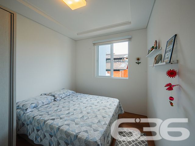 Situado no coração do bairro Floresta, em Joinville/SC, este apartamento impecável combina luxo moderno com uma atmosfera acolhedora e exclusiva. Estuda permuta.
O imóvel dispõe de 127,82 m² de área construída, bem distribuídos para garantir a máxima funcionalidade e aproveitamento de espaço. A sala de estar é integrada com a sala de jantar e cozinha, criando um ambiente fluido e convidativo. A cozinha, um verdadeiro destaque, é equipada com armários planejados e eletrodomésticos embutidos de alta qualidade, incluindo coifa, fogão, microondas e forno, que permanecerão para a conveniência dos novos proprietários.
A área de serviço, pensada para oferecer praticidade no dia a dia, conta com planejamento inteligente e espaço otimizado. Na sala, um sofisticado painel planejado complementa o espaço, juntamente com um ar-condicionado que promete conforto em qualquer estação do ano.
O apartamento possui uma confortável suíte e dois domitórios, assegurando um refúgio tranquilo e privativo. Ambos os banheiros, da suíte e social, estão equipados com armários planejados e acabamentos de primeira linha.
Para quem precisa de um espaço para trabalho ou estudos, o imóvel oferece um home office, perfeito para manter a produtividade em um ambiente tranquilo e organizado. A sacada com churrasqueira é ideal para momentos de lazer e confraternização, proporcionando uma vista relaxante e uma área agradável para recepcionar amigos e família.
O condomínio oferece completa infraestrutura de segurança e lazer, incluindo piscina, área de festas com churrasqueira, portão eletrônico, interfone e cerca elétrica. Com duas vagas cobertas de garagem, o imóvel garante comodidade para toda a família.
Este apartamento é uma oportunidade excepcional para quem busca um estilo de vida prático e elegante em Joinville. Localizado próximo a vias de acesso, shopping centers, escolas, e serviços públicos essenciais, oferece uma vida cotidiana sem complicações e com muito estilo. Venha conhecer e se encantar com este que pode ser seu novo lar.
636 NEGÓCIOS IMOBILIÁRIOS: A SUA MELHOR ESCOLHA
Com mais de 30 anos de experiência, a 636 Negócios Imobiliários é sua parceira ideal para encontrar o imóvel perfeito. Estamos prontos para ajudá-lo a fazer deste imóvel o seu novo lar.
Telefone: (47) 3451-0636
WhatsApp: (47) 99190-0636
Não perca esta oportunidade única. Visite nosso site para mais informações: i636.com.br