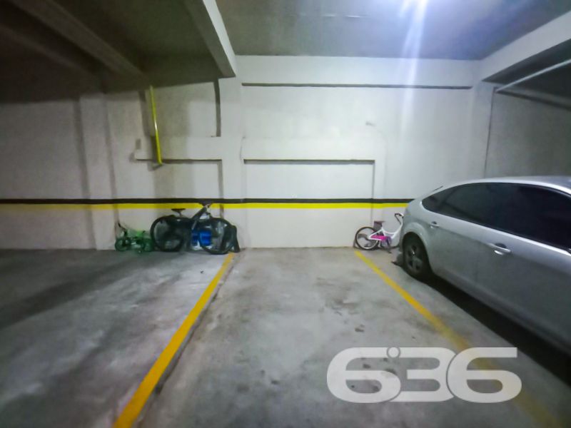 Você encontrou o apartamento ideal para quem busca praticidade, conforto e excelente localização em Joinville. Este imóvel, localizado no bairro Anita Garibaldi, é uma excelente oportunidade tanto para moradia quanto para investimento.

Com 73,63m² de área, o apartamento é composto por 2 dormitórios, banheiro social, sala de estar e jantar integradas, cozinha funcional com móveis planejados, área de serviço independente e uma charmosa sacada com churrasqueira — perfeita para momentos de lazer e confraternização. Além disso, o imóvel conta com garagem coberta, o que traz ainda mais segurança e comodidade ao seu dia a dia.

Os ambientes foram planejados para oferecer praticidade no uso diário e bem-estar em todos os detalhes. A integração da sala com a copa e cozinha proporciona um espaço moderno e funcional, ideal para receber amigos e familiares.

Outro destaque é a localização estratégica: Anita Garibaldi é um dos bairros mais valorizados de Joinville, reconhecido pela sua infraestrutura completa, segurança e qualidade de vida.

Este é mais um imóvel sob a intermediação da 636 Negócios Imobiliários — com mais de 30 anos de excelência técnica, jurídica e comercial no mercado imobiliário. Agende sua visita e permita que nossa equipe apresente todos os detalhes deste excelente imóvel.
 
636 NEGÓCIOS IMOBILIÁRIOS: A SUA MELHOR ESCOLHA
Com mais de 30 anos de experiência, a 636 Negócios Imobiliários é sua parceira ideal para encontrar o imóvel perfeito. Estamos prontos para ajudá-lo a fazer deste imóvel o seu novo lar.
 
Telefone: (47) 3451-0636
WhatsApp: (47) 99190-0636
 
Não perca esta oportunidade única. Visite nosso site para mais informações: i636.com.br