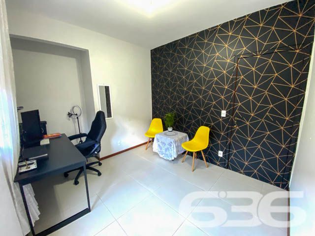 APARTAMENTO AMPLO COM SUÍTE + 2 DORMITÓRIOS NO CENTRO
Descubra o privilégio de morar em um apartamento espaçoso e iluminado no coração do centro de Joinville. Com uma área privativa de 101,87m², este imóvel é a combinação perfeita de conforto, praticidade e estilo.
Este apartamento oferece 3 dormitórios, incluindo uma suíte aconchegante, banheiro social, sala de estar e jantar integradas para momentos especiais em família, cozinha planejada, lavabo e área de serviço.
A área de festa com churrasqueira que há no prédio promete ser o cenário de inesquecíveis encontros com amigos e familiares.
Com a 636 Negócios Imobiliários, você conta com a segurança de mais de 30 anos de experiência no mercado imobiliário. Nossa equipe está pronta para ajudá-lo a encontrar o imóvel dos seus sonhos com a excelência e o profissionalismo que você merece.
Não perca esta oportunidade única. Entre em contato conosco pelo telefone (47) 3451-0636 ou WhatsApp (47) 99190-0636 e agende sua visita.
Saiba mais em nosso site: i636.com.br.