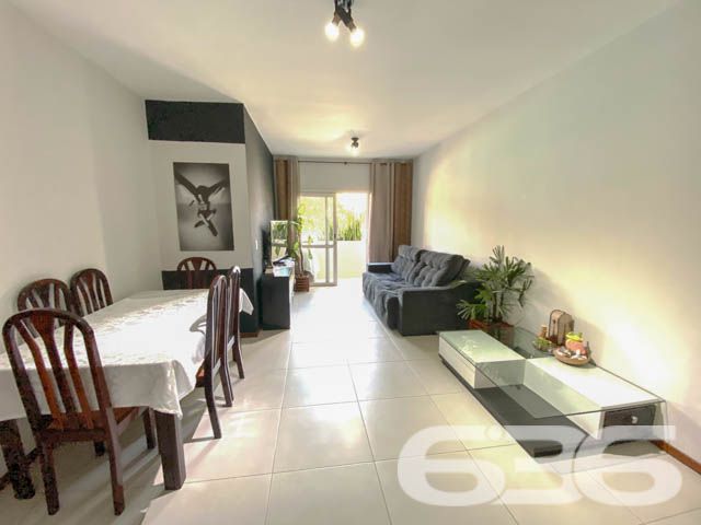 APARTAMENTO AMPLO COM SUÍTE + 2 DORMITÓRIOS NO CENTRO
Descubra o privilégio de morar em um apartamento espaçoso e iluminado no coração do centro de Joinville. Com uma área privativa de 101,87m², este imóvel é a combinação perfeita de conforto, praticidade e estilo.
Este apartamento oferece 3 dormitórios, incluindo uma suíte aconchegante, banheiro social, sala de estar e jantar integradas para momentos especiais em família, cozinha planejada, lavabo e área de serviço.
A área de festa com churrasqueira que há no prédio promete ser o cenário de inesquecíveis encontros com amigos e familiares.
Com a 636 Negócios Imobiliários, você conta com a segurança de mais de 30 anos de experiência no mercado imobiliário. Nossa equipe está pronta para ajudá-lo a encontrar o imóvel dos seus sonhos com a excelência e o profissionalismo que você merece.
Não perca esta oportunidade única. Entre em contato conosco pelo telefone (47) 3451-0636 ou WhatsApp (47) 99190-0636 e agende sua visita.
Saiba mais em nosso site: i636.com.br.