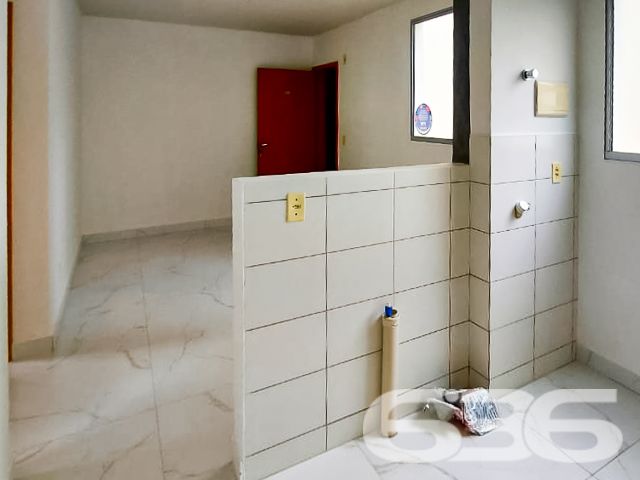 APARTAMENTO COM 2 DORMITÓRIOS NO BAIRRO ADHEMAR GARCIA!
Descubra o conforto e a conveniência neste encantador imóvel de 44,17m², perfeitamente situado no bairro Adhemar Garcia. Com 2 dormitórios aconchegantes, banheiro moderno, e um jardim encantador, este lar é ideal para quem busca uma vida tranquila e repleta de comodidades.
Além de oferecer espaços bem distribuídos, este apartamento conta com uma quadra esportiva, área de serviço prática, e uma cozinha gourmet perfeita para os amantes da culinária. A área de festa com churrasqueira e o pergolado são ideais para receber amigos e família.
Viva em um condomínio grande e bem cuidado, que oferece salão de festas, academia, brinquedoteca, playground, e monitoramento privado, garantindo sua segurança e lazer.
Próximo a escolas, hospitais, e serviços essenciais, além de fácil acesso a vias de transporte público, este imóvel está em uma localização tranquila, perfeita para sua família.
636 NEGÓCIOS IMOBILIÁRIOS: SEU LAR DOS SONHOS ESTÁ AQUI
Com mais de 30 anos de experiência, estamos prontos para ajudá-lo a encontrar o lar ideal. Contate-nos pelo telefone: (47) 3451-0636 ou WhatsApp: (47) 99190-0636.
Este e outros milhares de imóveis no site: i636.com.br