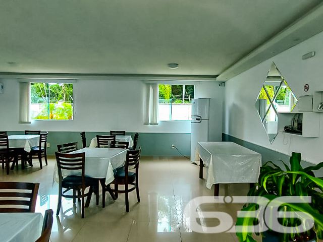 APARTAMENTO COM 2 DORMITÓRIOS NO BAIRRO ADHEMAR GARCIA!
Descubra o conforto e a conveniência neste encantador imóvel de 44,17m², perfeitamente situado no bairro Adhemar Garcia. Com 2 dormitórios aconchegantes, banheiro moderno, e um jardim encantador, este lar é ideal para quem busca uma vida tranquila e repleta de comodidades.
Além de oferecer espaços bem distribuídos, este apartamento conta com uma quadra esportiva, área de serviço prática, e uma cozinha gourmet perfeita para os amantes da culinária. A área de festa com churrasqueira e o pergolado são ideais para receber amigos e família.
Viva em um condomínio grande e bem cuidado, que oferece salão de festas, academia, brinquedoteca, playground, e monitoramento privado, garantindo sua segurança e lazer.
Próximo a escolas, hospitais, e serviços essenciais, além de fácil acesso a vias de transporte público, este imóvel está em uma localização tranquila, perfeita para sua família.
636 NEGÓCIOS IMOBILIÁRIOS: SEU LAR DOS SONHOS ESTÁ AQUI
Com mais de 30 anos de experiência, estamos prontos para ajudá-lo a encontrar o lar ideal. Contate-nos pelo telefone: (47) 3451-0636 ou WhatsApp: (47) 99190-0636.
Este e outros milhares de imóveis no site: i636.com.br