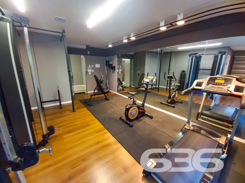 Apartamento à venda no Costa e Silva – Joinville/SC | Moderno, pronto para morar, com área de lazer completa

Apresentamos este moderno apartamento à venda no bairro Costa e Silva, em Joinville/SC, ideal para quem busca conforto, sofisticação e excelente localização. Com 85m² de área, o imóvel encontra-se pronto para morar.

Seu interior apresenta um layout inteligente, com ambientes bem distribuídos e excelente luminosidade natural. A sala principal integra-se à cozinha e oferece uma ampla janela com vista para a cidade e para as montanhas ao fundo, destacando o pôr do sol no horizonte. 

São dois dormitórios bem iluminados, sendo um deles uma suíte, ambos com janelas grandes que proporcionam ótima ventilação e vista livre. O banheiro principal é moderno, com revestimentos em tons neutros, nicho embutido e ventilação natural.

Além das vantagens internas, o empreendimento oferece infraestrutura completa com portão eletrônico, interfone, conexão por fibra óptica e garagem coberta. E mais: a área comum conta com um belíssimo salão de festas mobiliado, climatizado e decorado com bancada gourmet e espaço para confraternizações. Os pets também têm vez com um espaço pet exclusivo, moderno e funcional.

Permite animais de estimação e conta com infraestrutura de alto padrão. Uma excelente oportunidade para quem deseja viver com estilo, praticidade e qualidade de vida em uma das regiões que mais crescem em Joinville.

636 NEGÓCIOS IMOBILIÁRIOS: A SUA MELHOR ESCOLHA
Com mais de 30 anos de experiência, a 636 Negócios Imobiliários é sua parceira ideal para encontrar o imóvel perfeito. Estamos prontos para ajudá-lo a fazer deste imóvel o seu novo lar.
 
Telefone: (47) 3451-0636
WhatsApp: (47) 99190-0636
 
Não perca esta oportunidade única. Visite nosso site para mais informações: i636.com.br