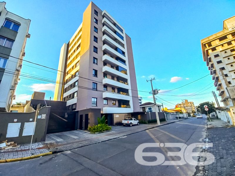Apartamento à venda no Costa e Silva – Joinville/SC | Moderno, pronto para morar, com área de lazer completa

Apresentamos este moderno apartamento à venda no bairro Costa e Silva, em Joinville/SC, ideal para quem busca conforto, sofisticação e excelente localização. Com 85m² de área, o imóvel encontra-se pronto para morar.

Seu interior apresenta um layout inteligente, com ambientes bem distribuídos e excelente luminosidade natural. A sala principal integra-se à cozinha e oferece uma ampla janela com vista para a cidade e para as montanhas ao fundo, destacando o pôr do sol no horizonte. 

São dois dormitórios bem iluminados, sendo um deles uma suíte, ambos com janelas grandes que proporcionam ótima ventilação e vista livre. O banheiro principal é moderno, com revestimentos em tons neutros, nicho embutido e ventilação natural.

Além das vantagens internas, o empreendimento oferece infraestrutura completa com portão eletrônico, interfone, conexão por fibra óptica e garagem coberta. E mais: a área comum conta com um belíssimo salão de festas mobiliado, climatizado e decorado com bancada gourmet e espaço para confraternizações. Os pets também têm vez com um espaço pet exclusivo, moderno e funcional.

Permite animais de estimação e conta com infraestrutura de alto padrão. Uma excelente oportunidade para quem deseja viver com estilo, praticidade e qualidade de vida em uma das regiões que mais crescem em Joinville.

636 NEGÓCIOS IMOBILIÁRIOS: A SUA MELHOR ESCOLHA
Com mais de 30 anos de experiência, a 636 Negócios Imobiliários é sua parceira ideal para encontrar o imóvel perfeito. Estamos prontos para ajudá-lo a fazer deste imóvel o seu novo lar.
 
Telefone: (47) 3451-0636
WhatsApp: (47) 99190-0636
 
Não perca esta oportunidade única. Visite nosso site para mais informações: i636.com.br