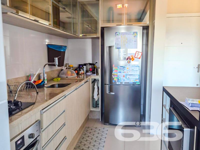 Descubra o seu novo lar em Joinville! Apresentamos um encantador apartamento no bairro Iririú, uma das mais promissoras regiões da cidade. Este imóvel de 100,81 m², mescla conforto, praticidade e uma localização invejável. Perfeito para quem busca qualidade de vida e conveniência ao seu redor.
O apartamento está situado em uma área tranquila e com infraestrutura completa. A rua pavimentada garante fácil acesso e um trajeto sem complicações até sua residência. A proximidade com vias de acesso, shopping centers, escolas, hospitais e transporte público facilita o dia a dia e traz inúmeras comodidades.
No interior, uma planta moderna e bem distribuída. As áreas sociais são integradas, proporcionando ambientes acolhedores e versáteis para receber amigos e familiares. A sala de estar e jantar é espaçosa e se conecta à varanda, onde uma churrasqueira está pronta para aqueles momentos de descontração. Os acabamentos primorosos, aliados a uma decoração de bom gosto, tornam cada espaço ainda mais convidativo.
Para a família, há um dormitório aconchegante e uma suíte que se destaca pelo conforto e privacidade. O banheiro social atende a todos com excelência e praticidade. A cozinha e copa são conjugadas, otimizando o espaço e facilitando o dia a dia das refeições, com área de serviço adjacente para maior funcionalidade.
Os amantes de pets ficarão felizes em saber que o imóvel permite animais, tornando-se um verdadeiro lar para toda a família, incluindo os de quatro patas. Além disso, a garagem coberta assegura a proteção do seu veículo.
Imaginem os momentos que você pode desfrutar neste ambiente: uma tarde de domingo no espaço gourmet, um churrasco na varanda ou simplesmente relaxar na área de estar bem iluminada. Todos os detalhes deste apartamento foram cuidadosamente pensados para oferecer o que há de melhor em bem-estar e comodidade.
Essa é a oportunidade que você esperava para viver em um dos melhores bairros de Joinville, com tudo que precisa ao seu alcance. Não perca tempo! Agende hoje mesmo uma visita e venha se encantar por cada detalhe deste imóvel único. Com a 636 Negócios Imobiliários, seu sonho de viver bem está ao seu alcance.
636 NEGÓCIOS IMOBILIÁRIOS: A SUA MELHOR ESCOLHA
Com mais de 30 anos de experiência, a 636 Negócios Imobiliários é sua parceira ideal para encontrar o imóvel perfeito. Estamos prontos para ajudá-lo a fazer deste imóvel o seu novo lar.
Telefone: (47) 3451-0636
WhatsApp: (47) 99190-0636
Não perca esta oportunidade única. Visite nosso site para mais informações: i636.com.br