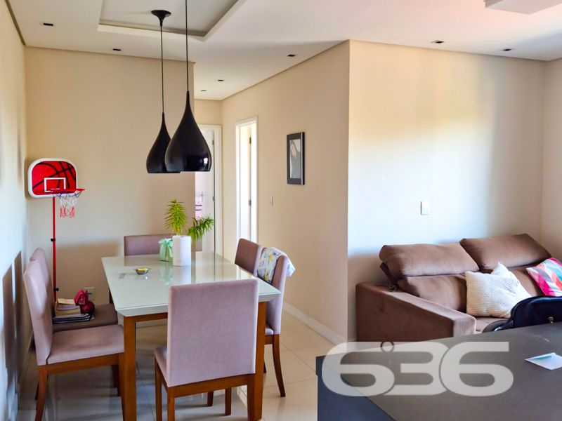 Descubra o seu novo lar em Joinville! Apresentamos um encantador apartamento no bairro Iririú, uma das mais promissoras regiões da cidade. Este imóvel de 100,81 m², mescla conforto, praticidade e uma localização invejável. Perfeito para quem busca qualidade de vida e conveniência ao seu redor.
O apartamento está situado em uma área tranquila e com infraestrutura completa. A rua pavimentada garante fácil acesso e um trajeto sem complicações até sua residência. A proximidade com vias de acesso, shopping centers, escolas, hospitais e transporte público facilita o dia a dia e traz inúmeras comodidades.
No interior, uma planta moderna e bem distribuída. As áreas sociais são integradas, proporcionando ambientes acolhedores e versáteis para receber amigos e familiares. A sala de estar e jantar é espaçosa e se conecta à varanda, onde uma churrasqueira está pronta para aqueles momentos de descontração. Os acabamentos primorosos, aliados a uma decoração de bom gosto, tornam cada espaço ainda mais convidativo.
Para a família, há um dormitório aconchegante e uma suíte que se destaca pelo conforto e privacidade. O banheiro social atende a todos com excelência e praticidade. A cozinha e copa são conjugadas, otimizando o espaço e facilitando o dia a dia das refeições, com área de serviço adjacente para maior funcionalidade.
Os amantes de pets ficarão felizes em saber que o imóvel permite animais, tornando-se um verdadeiro lar para toda a família, incluindo os de quatro patas. Além disso, a garagem coberta assegura a proteção do seu veículo.
Imaginem os momentos que você pode desfrutar neste ambiente: uma tarde de domingo no espaço gourmet, um churrasco na varanda ou simplesmente relaxar na área de estar bem iluminada. Todos os detalhes deste apartamento foram cuidadosamente pensados para oferecer o que há de melhor em bem-estar e comodidade.
Essa é a oportunidade que você esperava para viver em um dos melhores bairros de Joinville, com tudo que precisa ao seu alcance. Não perca tempo! Agende hoje mesmo uma visita e venha se encantar por cada detalhe deste imóvel único. Com a 636 Negócios Imobiliários, seu sonho de viver bem está ao seu alcance.
636 NEGÓCIOS IMOBILIÁRIOS: A SUA MELHOR ESCOLHA
Com mais de 30 anos de experiência, a 636 Negócios Imobiliários é sua parceira ideal para encontrar o imóvel perfeito. Estamos prontos para ajudá-lo a fazer deste imóvel o seu novo lar.
Telefone: (47) 3451-0636
WhatsApp: (47) 99190-0636
Não perca esta oportunidade única. Visite nosso site para mais informações: i636.com.br
