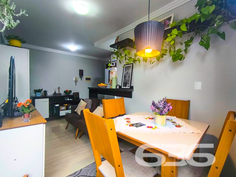 Descubra a Harmonia Perfeita Entre Conforto e Localização no Coração de Joinville

Apresentamos este exclusivo apartamento no bairro Anita Garibaldi, uma joia no coração de Joinville, SC. Este imóvel combina design moderno com funcionalidade.

O apartamento se destaca pela sua composição inteligente e moderna. A área de estar é convidativa, decorada com sutileza, integrando sala de jantar e estar com uma sacada que inclui churrasqueira, perfeita para momentos de lazer e convívio social. A cozinha, prática e funcional, está equipada com armários sob medida, otimizando cada espaço disponível.

Oferece dois quartos, incluindo uma suíte, garantindo privacidade e conforto. Todos os ambientes são bem iluminados e ventilados, com janelas que proporcionam uma excelente iluminação natural e vistas agradáveis da área externa. Os banheiros são modernos, com acabamentos de qualidade, e a área de serviço é separada, garantindo praticidade no dia a dia.

O condomínio oferece segurança completa com portão eletrônico, cerca elétrica e outras amenidades para garantir seu conforto e segurança.

Localizado próximo a importantes vias de acesso, o apartamento está a minutos de shoppings, escolas, hospitais e outros serviços essenciais, tornando-se uma escolha perfeita para famílias ou profissionais que buscam praticidade e qualidade de vida.

Com garagem coberta e permissão para animais, esta propriedade é ideal para quem procura um lar acolhedor e seguro em uma das áreas mais valorizadas de Joinville. Uma oportunidade única para quem valoriza conforto, localização e qualidade. Agende sua visita e venha conhecer o potencial completo deste belo apartamento.
 
636 NEGÓCIOS IMOBILIÁRIOS: A SUA MELHOR ESCOLHA
Com mais de 30 anos de experiência, a 636 Negócios Imobiliários é sua parceira ideal para encontrar o imóvel perfeito. Estamos prontos para ajudá-lo a fazer deste imóvel o seu novo lar.
 
Telefone: (47) 3451-0636
WhatsApp: (47) 99190-0636
 
Não perca esta oportunidade única. Visite nosso site para mais informações: i636.com.br