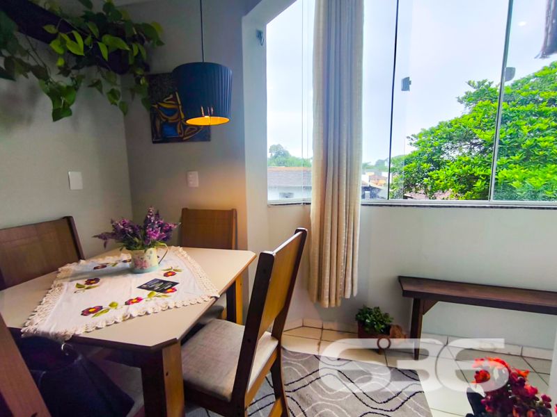 Descubra a Harmonia Perfeita Entre Conforto e Localização no Coração de Joinville

Apresentamos este exclusivo apartamento no bairro Anita Garibaldi, uma joia no coração de Joinville, SC. Este imóvel combina design moderno com funcionalidade.

O apartamento se destaca pela sua composição inteligente e moderna. A área de estar é convidativa, decorada com sutileza, integrando sala de jantar e estar com uma sacada que inclui churrasqueira, perfeita para momentos de lazer e convívio social. A cozinha, prática e funcional, está equipada com armários sob medida, otimizando cada espaço disponível.

Oferece dois quartos, incluindo uma suíte, garantindo privacidade e conforto. Todos os ambientes são bem iluminados e ventilados, com janelas que proporcionam uma excelente iluminação natural e vistas agradáveis da área externa. Os banheiros são modernos, com acabamentos de qualidade, e a área de serviço é separada, garantindo praticidade no dia a dia.

O condomínio oferece segurança completa com portão eletrônico, cerca elétrica e outras amenidades para garantir seu conforto e segurança.

Localizado próximo a importantes vias de acesso, o apartamento está a minutos de shoppings, escolas, hospitais e outros serviços essenciais, tornando-se uma escolha perfeita para famílias ou profissionais que buscam praticidade e qualidade de vida.

Com garagem coberta e permissão para animais, esta propriedade é ideal para quem procura um lar acolhedor e seguro em uma das áreas mais valorizadas de Joinville. Uma oportunidade única para quem valoriza conforto, localização e qualidade. Agende sua visita e venha conhecer o potencial completo deste belo apartamento.
 
636 NEGÓCIOS IMOBILIÁRIOS: A SUA MELHOR ESCOLHA
Com mais de 30 anos de experiência, a 636 Negócios Imobiliários é sua parceira ideal para encontrar o imóvel perfeito. Estamos prontos para ajudá-lo a fazer deste imóvel o seu novo lar.
 
Telefone: (47) 3451-0636
WhatsApp: (47) 99190-0636
 
Não perca esta oportunidade única. Visite nosso site para mais informações: i636.com.br