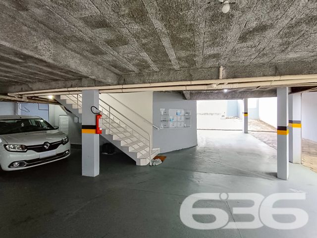 Descubra a Harmonia Perfeita Entre Conforto e Localização no Coração de Joinville

Apresentamos este exclusivo apartamento no bairro Anita Garibaldi, uma joia no coração de Joinville, SC. Este imóvel combina design moderno com funcionalidade.

O apartamento se destaca pela sua composição inteligente e moderna. A área de estar é convidativa, decorada com sutileza, integrando sala de jantar e estar com uma sacada que inclui churrasqueira, perfeita para momentos de lazer e convívio social. A cozinha, prática e funcional, está equipada com armários sob medida, otimizando cada espaço disponível.

Oferece dois quartos, incluindo uma suíte, garantindo privacidade e conforto. Todos os ambientes são bem iluminados e ventilados, com janelas que proporcionam uma excelente iluminação natural e vistas agradáveis da área externa. Os banheiros são modernos, com acabamentos de qualidade, e a área de serviço é separada, garantindo praticidade no dia a dia.

O condomínio oferece segurança completa com portão eletrônico, cerca elétrica e outras amenidades para garantir seu conforto e segurança.

Localizado próximo a importantes vias de acesso, o apartamento está a minutos de shoppings, escolas, hospitais e outros serviços essenciais, tornando-se uma escolha perfeita para famílias ou profissionais que buscam praticidade e qualidade de vida.

Com garagem coberta e permissão para animais, esta propriedade é ideal para quem procura um lar acolhedor e seguro em uma das áreas mais valorizadas de Joinville. Uma oportunidade única para quem valoriza conforto, localização e qualidade. Agende sua visita e venha conhecer o potencial completo deste belo apartamento.
 
636 NEGÓCIOS IMOBILIÁRIOS: A SUA MELHOR ESCOLHA
Com mais de 30 anos de experiência, a 636 Negócios Imobiliários é sua parceira ideal para encontrar o imóvel perfeito. Estamos prontos para ajudá-lo a fazer deste imóvel o seu novo lar.
 
Telefone: (47) 3451-0636
WhatsApp: (47) 99190-0636
 
Não perca esta oportunidade única. Visite nosso site para mais informações: i636.com.br