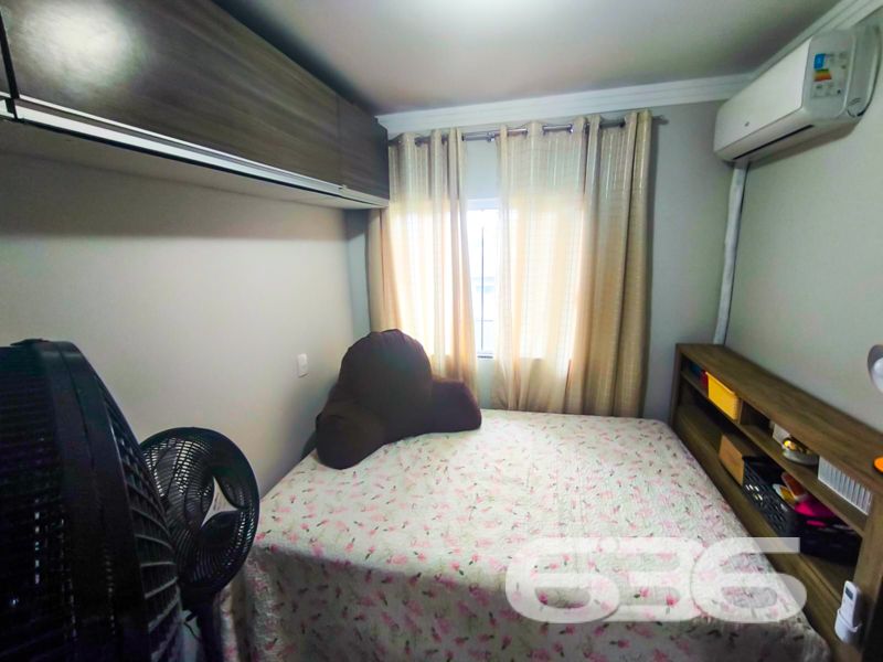 Descubra a Harmonia Perfeita Entre Conforto e Localização no Coração de Joinville

Apresentamos este exclusivo apartamento no bairro Anita Garibaldi, uma joia no coração de Joinville, SC. Este imóvel combina design moderno com funcionalidade.

O apartamento se destaca pela sua composição inteligente e moderna. A área de estar é convidativa, decorada com sutileza, integrando sala de jantar e estar com uma sacada que inclui churrasqueira, perfeita para momentos de lazer e convívio social. A cozinha, prática e funcional, está equipada com armários sob medida, otimizando cada espaço disponível.

Oferece dois quartos, incluindo uma suíte, garantindo privacidade e conforto. Todos os ambientes são bem iluminados e ventilados, com janelas que proporcionam uma excelente iluminação natural e vistas agradáveis da área externa. Os banheiros são modernos, com acabamentos de qualidade, e a área de serviço é separada, garantindo praticidade no dia a dia.

O condomínio oferece segurança completa com portão eletrônico, cerca elétrica e outras amenidades para garantir seu conforto e segurança.

Localizado próximo a importantes vias de acesso, o apartamento está a minutos de shoppings, escolas, hospitais e outros serviços essenciais, tornando-se uma escolha perfeita para famílias ou profissionais que buscam praticidade e qualidade de vida.

Com garagem coberta e permissão para animais, esta propriedade é ideal para quem procura um lar acolhedor e seguro em uma das áreas mais valorizadas de Joinville. Uma oportunidade única para quem valoriza conforto, localização e qualidade. Agende sua visita e venha conhecer o potencial completo deste belo apartamento.
 
636 NEGÓCIOS IMOBILIÁRIOS: A SUA MELHOR ESCOLHA
Com mais de 30 anos de experiência, a 636 Negócios Imobiliários é sua parceira ideal para encontrar o imóvel perfeito. Estamos prontos para ajudá-lo a fazer deste imóvel o seu novo lar.
 
Telefone: (47) 3451-0636
WhatsApp: (47) 99190-0636
 
Não perca esta oportunidade única. Visite nosso site para mais informações: i636.com.br