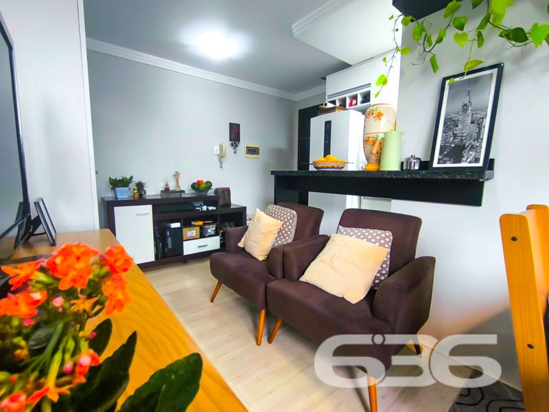 Descubra a Harmonia Perfeita Entre Conforto e Localização no Coração de Joinville

Apresentamos este exclusivo apartamento no bairro Anita Garibaldi, uma joia no coração de Joinville, SC. Este imóvel combina design moderno com funcionalidade.

O apartamento se destaca pela sua composição inteligente e moderna. A área de estar é convidativa, decorada com sutileza, integrando sala de jantar e estar com uma sacada que inclui churrasqueira, perfeita para momentos de lazer e convívio social. A cozinha, prática e funcional, está equipada com armários sob medida, otimizando cada espaço disponível.

Oferece dois quartos, incluindo uma suíte, garantindo privacidade e conforto. Todos os ambientes são bem iluminados e ventilados, com janelas que proporcionam uma excelente iluminação natural e vistas agradáveis da área externa. Os banheiros são modernos, com acabamentos de qualidade, e a área de serviço é separada, garantindo praticidade no dia a dia.

O condomínio oferece segurança completa com portão eletrônico, cerca elétrica e outras amenidades para garantir seu conforto e segurança.

Localizado próximo a importantes vias de acesso, o apartamento está a minutos de shoppings, escolas, hospitais e outros serviços essenciais, tornando-se uma escolha perfeita para famílias ou profissionais que buscam praticidade e qualidade de vida.

Com garagem coberta e permissão para animais, esta propriedade é ideal para quem procura um lar acolhedor e seguro em uma das áreas mais valorizadas de Joinville. Uma oportunidade única para quem valoriza conforto, localização e qualidade. Agende sua visita e venha conhecer o potencial completo deste belo apartamento.
 
636 NEGÓCIOS IMOBILIÁRIOS: A SUA MELHOR ESCOLHA
Com mais de 30 anos de experiência, a 636 Negócios Imobiliários é sua parceira ideal para encontrar o imóvel perfeito. Estamos prontos para ajudá-lo a fazer deste imóvel o seu novo lar.
 
Telefone: (47) 3451-0636
WhatsApp: (47) 99190-0636
 
Não perca esta oportunidade única. Visite nosso site para mais informações: i636.com.br