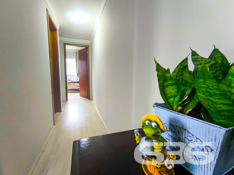 Descubra a Harmonia Perfeita Entre Conforto e Localização no Coração de Joinville

Apresentamos este exclusivo apartamento no bairro Anita Garibaldi, uma joia no coração de Joinville, SC. Este imóvel combina design moderno com funcionalidade.

O apartamento se destaca pela sua composição inteligente e moderna. A área de estar é convidativa, decorada com sutileza, integrando sala de jantar e estar com uma sacada que inclui churrasqueira, perfeita para momentos de lazer e convívio social. A cozinha, prática e funcional, está equipada com armários sob medida, otimizando cada espaço disponível.

Oferece dois quartos, incluindo uma suíte, garantindo privacidade e conforto. Todos os ambientes são bem iluminados e ventilados, com janelas que proporcionam uma excelente iluminação natural e vistas agradáveis da área externa. Os banheiros são modernos, com acabamentos de qualidade, e a área de serviço é separada, garantindo praticidade no dia a dia.

O condomínio oferece segurança completa com portão eletrônico, cerca elétrica e outras amenidades para garantir seu conforto e segurança.

Localizado próximo a importantes vias de acesso, o apartamento está a minutos de shoppings, escolas, hospitais e outros serviços essenciais, tornando-se uma escolha perfeita para famílias ou profissionais que buscam praticidade e qualidade de vida.

Com garagem coberta e permissão para animais, esta propriedade é ideal para quem procura um lar acolhedor e seguro em uma das áreas mais valorizadas de Joinville. Uma oportunidade única para quem valoriza conforto, localização e qualidade. Agende sua visita e venha conhecer o potencial completo deste belo apartamento.
 
636 NEGÓCIOS IMOBILIÁRIOS: A SUA MELHOR ESCOLHA
Com mais de 30 anos de experiência, a 636 Negócios Imobiliários é sua parceira ideal para encontrar o imóvel perfeito. Estamos prontos para ajudá-lo a fazer deste imóvel o seu novo lar.
 
Telefone: (47) 3451-0636
WhatsApp: (47) 99190-0636
 
Não perca esta oportunidade única. Visite nosso site para mais informações: i636.com.br