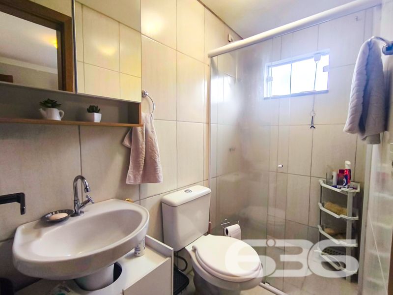 Descubra a Harmonia Perfeita Entre Conforto e Localização no Coração de Joinville

Apresentamos este exclusivo apartamento no bairro Anita Garibaldi, uma joia no coração de Joinville, SC. Este imóvel combina design moderno com funcionalidade.

O apartamento se destaca pela sua composição inteligente e moderna. A área de estar é convidativa, decorada com sutileza, integrando sala de jantar e estar com uma sacada que inclui churrasqueira, perfeita para momentos de lazer e convívio social. A cozinha, prática e funcional, está equipada com armários sob medida, otimizando cada espaço disponível.

Oferece dois quartos, incluindo uma suíte, garantindo privacidade e conforto. Todos os ambientes são bem iluminados e ventilados, com janelas que proporcionam uma excelente iluminação natural e vistas agradáveis da área externa. Os banheiros são modernos, com acabamentos de qualidade, e a área de serviço é separada, garantindo praticidade no dia a dia.

O condomínio oferece segurança completa com portão eletrônico, cerca elétrica e outras amenidades para garantir seu conforto e segurança.

Localizado próximo a importantes vias de acesso, o apartamento está a minutos de shoppings, escolas, hospitais e outros serviços essenciais, tornando-se uma escolha perfeita para famílias ou profissionais que buscam praticidade e qualidade de vida.

Com garagem coberta e permissão para animais, esta propriedade é ideal para quem procura um lar acolhedor e seguro em uma das áreas mais valorizadas de Joinville. Uma oportunidade única para quem valoriza conforto, localização e qualidade. Agende sua visita e venha conhecer o potencial completo deste belo apartamento.
 
636 NEGÓCIOS IMOBILIÁRIOS: A SUA MELHOR ESCOLHA
Com mais de 30 anos de experiência, a 636 Negócios Imobiliários é sua parceira ideal para encontrar o imóvel perfeito. Estamos prontos para ajudá-lo a fazer deste imóvel o seu novo lar.
 
Telefone: (47) 3451-0636
WhatsApp: (47) 99190-0636
 
Não perca esta oportunidade única. Visite nosso site para mais informações: i636.com.br