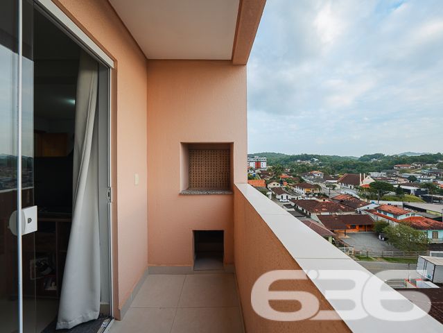Conquiste o seu novo lar em Joinville no bairro Floresta!

Descubra o apartamento perfeito para você e sua família no coração de Joinville. Situado no bairro Floresta, um dos mais tranquilos e bem localizados da cidade, este imóvel combina conforto, conveniência e qualidade de vida em cada detalhe.

Características do Apartamento:

Área construída de 67,35 m², ideal para quem busca espaço e conforto.
Composto por 1 quarto amplo, garantindo a privacidade e o bem-estar que você merece.
Sala de estar e jantar integradas, proporcionando um ambiente acolhedor e ideal para receber amigos e familiares.
Cozinha planejada, que se estende a uma área de serviço funcional, perfeita para suas necessidades diárias.
Banheiro espaçoso com acabamentos de qualidade.
Sacada com churrasqueira, perfeita para desfrutar de momentos relaxantes e confraternizações ao ar livre.

Destaques adicionais:

Piso cerâmico em todo o apartamento, combinando durabilidade e facilidade de limpeza.
Garagem coberta, proporcionando comodidade e segurança para o seu veículo.
Prédio com elevador, assegurando acessibilidade e conforto.
Segurança reforçada com portão eletrônico e interfone.
Estrutura preparada para conexão com a internet, permitindo que você esteja sempre conectado.

Localização Privilegiada:

Localizado em uma rua pavimentada com fácil acesso a principais vias da cidade.
Proximidade com escolas, serviços públicos essenciais e transporte público, facilitando o seu dia a dia.

Este apartamento não só atende às suas expectativas de moradia, como também representa uma excelente oportunidade de investimento em uma área valorizada e em constante crescimento. O imóvel está locado, o que pode ser uma fonte de renda imediata, além de ser uma escolha acertada para quem busca uma residência permanente.

Venha conhecer e se encantar com este espaço onde cada detalhe foi pensado para proporcionar conforto e qualidade de vida. Agende uma visita e sinta-se em casa desde o primeiro momento!
 
636 NEGÓCIOS IMOBILIÁRIOS: A SUA MELHOR ESCOLHA
Com mais de 30 anos de experiência, a 636 Negócios Imobiliários é sua parceira ideal para encontrar o imóvel perfeito. Estamos prontos para ajudá-lo a fazer deste imóvel o seu novo lar.
 
Telefone: (47) 3451-0636
WhatsApp: (47) 99190-0636
 
Não perca esta oportunidade única. Visite nosso site para mais informações: i636.com.br