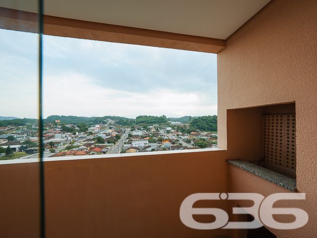 Descubra o espaço ideal para viver momentos inesquecíveis com a 636 Negócios Imobiliários. Apresentamos um apartamento no charmoso bairro Floresta, em Joinville - SC. Com design contemporâneo e funcionalidades pensadas para o seu conforto, este imóvel é a escolha perfeita para quem busca qualidade de vida aliada à comodidade.
Este apartamento é uma oportunidade única para quem busca uma moradia prática e moderna. Com um dormitório espaçoso, que se abre para um magnífico terraço, proporciona um ambiente perfeito para desfrutar de momentos relaxantes e contemplar a vista, oferecendo um cenário ideal para começar o dia com energias renovadas.
A área social do apartamento é composta por uma sala de estar e jantar integradas, criando um espaço fluido e acolhedor. A copa e a cozinha são conjugadas, otimizando o ambiente e garantindo praticidade no dia a dia. O piso cerâmico em todos os ambientes adiciona um toque de elegância e facilidade na manutenção.
A sacada do apartamento inclui uma churrasqueira, perfeita para reunir amigos e família em momentos especiais. O imóvel ainda conta com uma garagem coberta, protegendo seu veículo das intempéries.
Dentro do prédio, você terá acesso a um elevador, facilitando o dia a dia e garantindo acessibilidade. Para as famílias, a brinquedoteca é um espaço lúdico e seguro para as crianças se divertirem.
A localização é outro ponto alto deste imóvel. Situado em uma rua pavimentada e com acesso fácil às principais vias da cidade, você estará próximo a escolas, serviços públicos essenciais e opções de transporte público. Além disso, o bairro oferece uma variedade de comércios e serviços, facilitando sua rotina.
Para aqueles que valorizam a conexão, o apartamento está preparado para internet de alta velocidade, garantindo que você e sua família estejam sempre conectados.
Não perca a chance de conhecer este apartamento em Joinville, onde cada detalhe foi pensado para proporcionar a você e sua família o melhor em conforto e praticidade. Agende sua visita e venha sentir de perto tudo o que este maravilhoso imóvel tem a oferecer!
636 NEGÓCIOS IMOBILIÁRIOS: A SUA MELHOR ESCOLHA
Com mais de 30 anos de experiência, a 636 Negócios Imobiliários é sua parceira ideal para encontrar o imóvel perfeito. Estamos prontos para ajudá-lo a fazer deste imóvel o seu novo lar.
Telefone: (47) 3451-0636
WhatsApp: (47) 99190-0636
Não perca esta oportunidade única. Visite nosso site para mais informações: i636.com.br